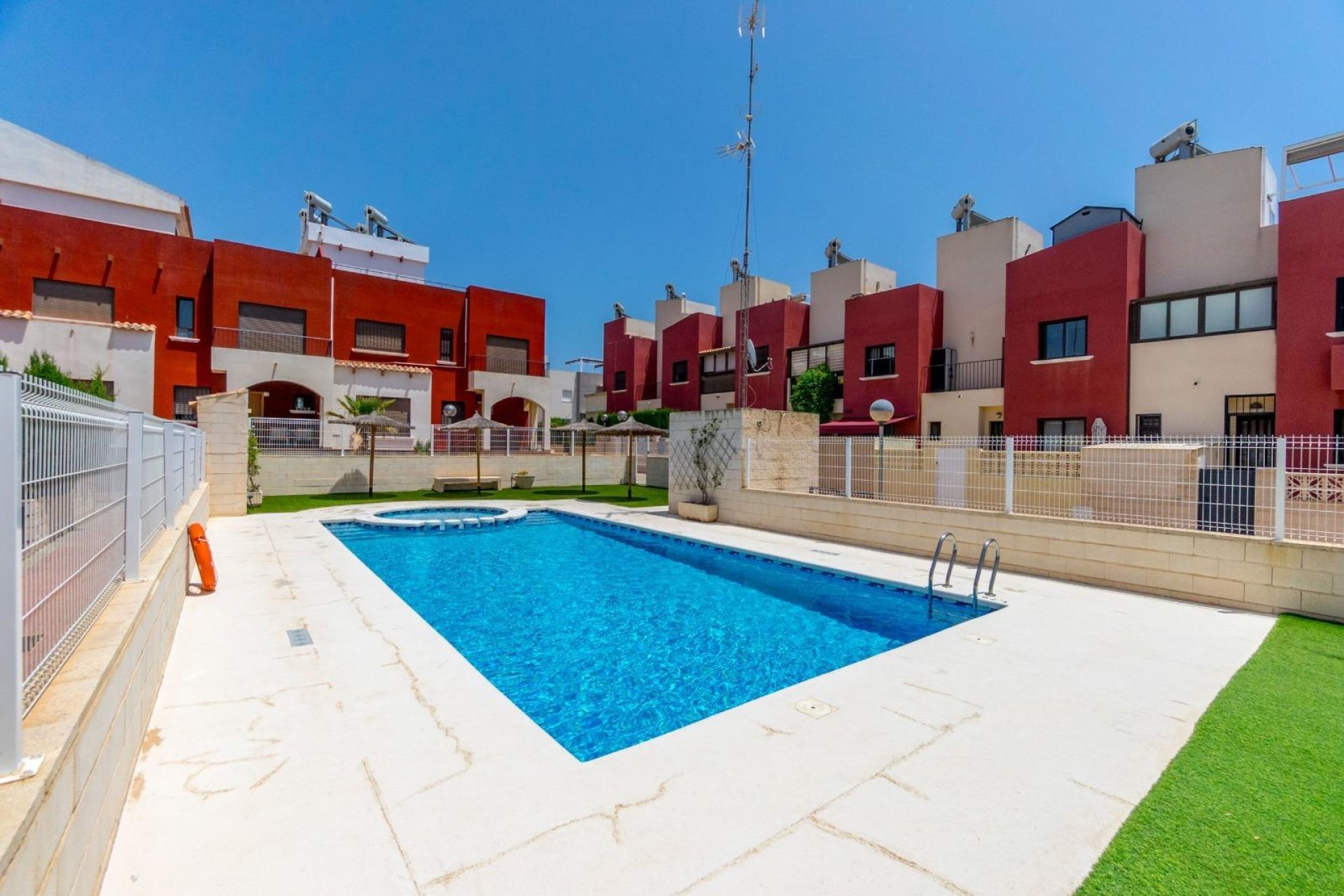 Resale - Townhouse * - Torrevieja - Aguas Nuevas *
