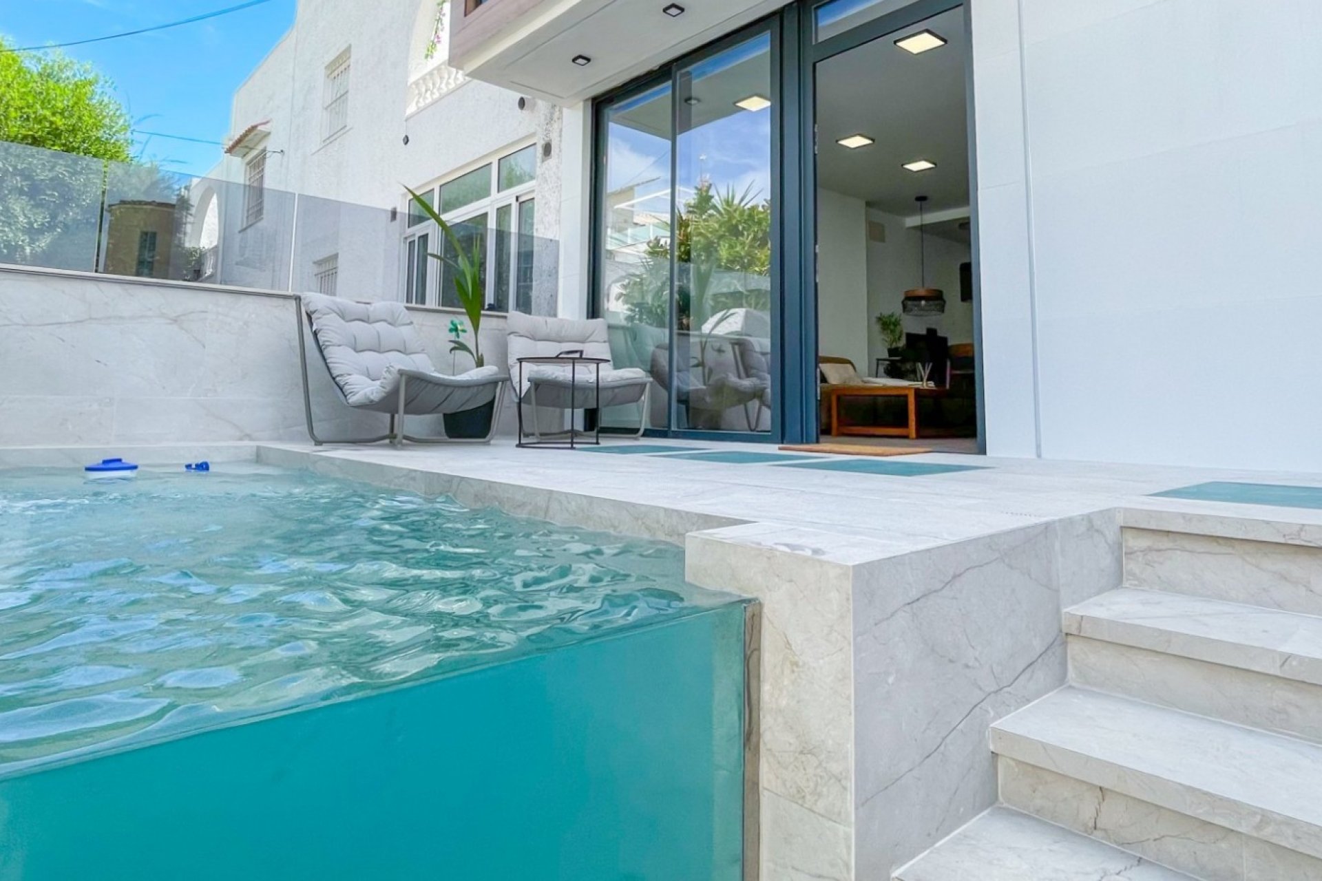 Resale - Townhouse * - Torrevieja * - Aguas Nuevas *