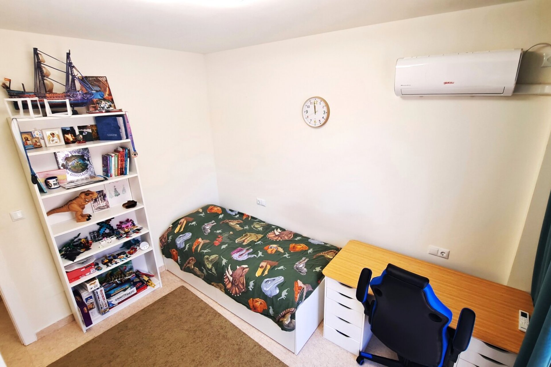 Resale - Townhouse * - Villamartin * - Las Filipinas
