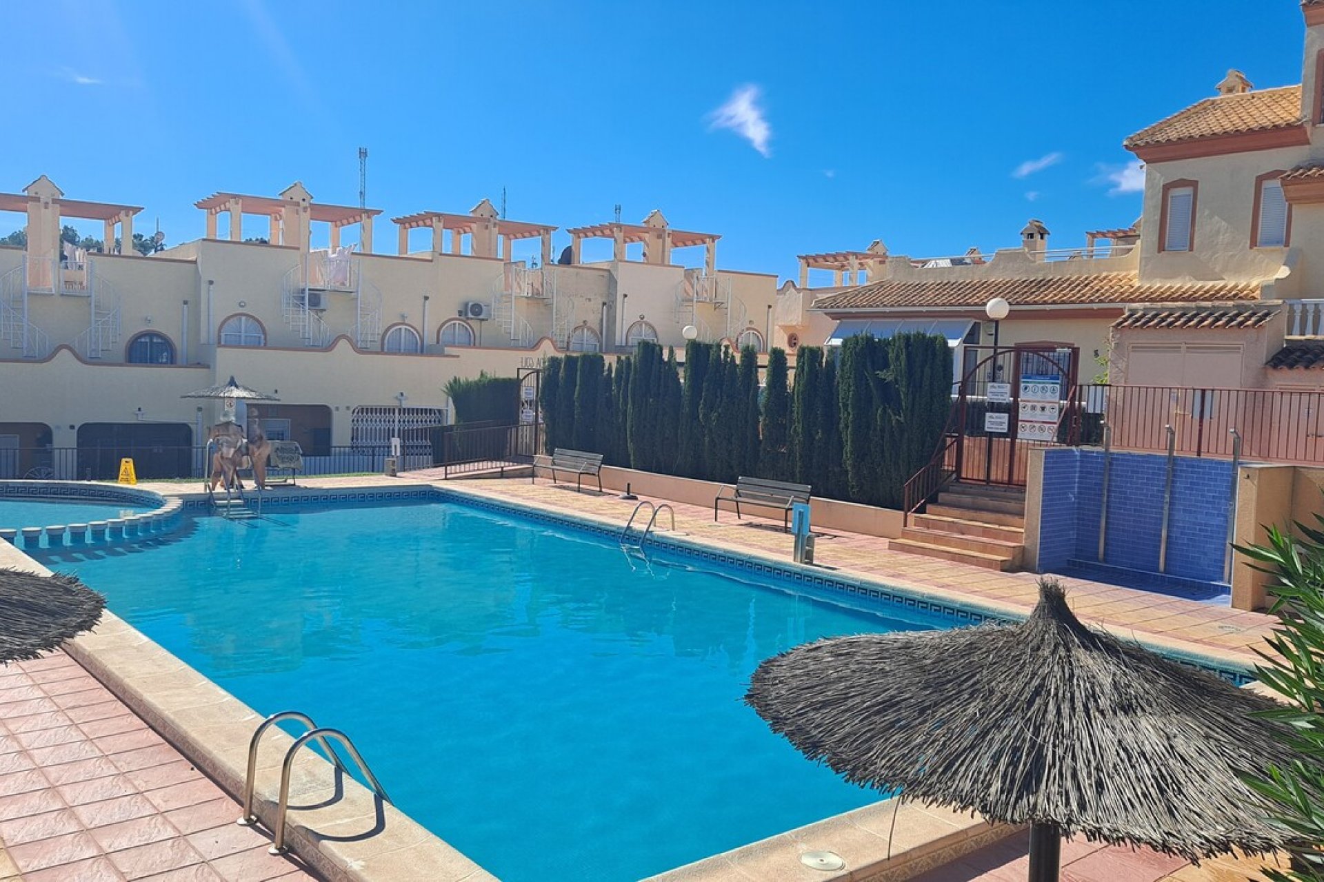 Resale - Townhouse * - Villamartin * - Las Filipinas