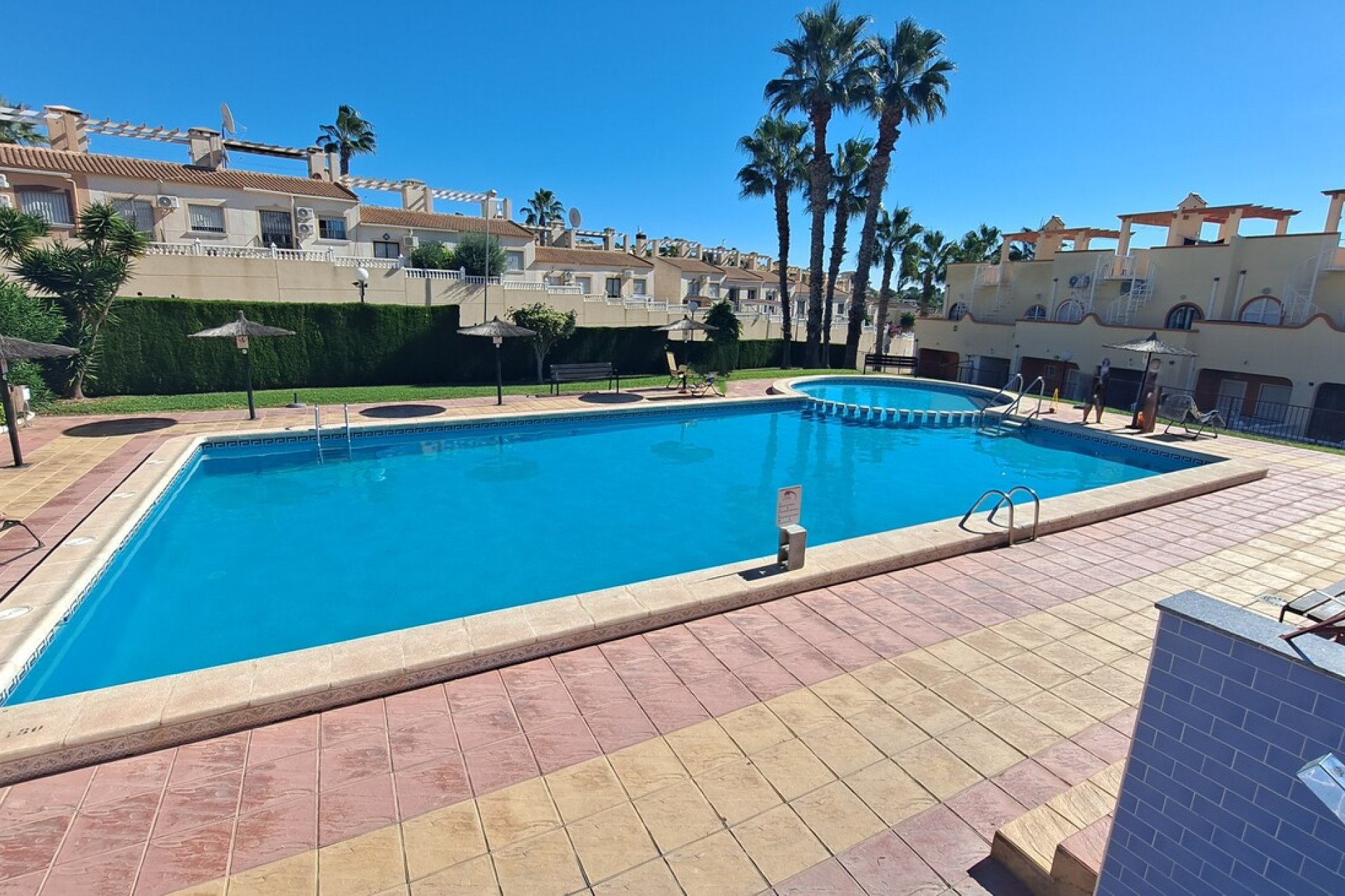 Resale - Townhouse * - Villamartin * - Las Filipinas