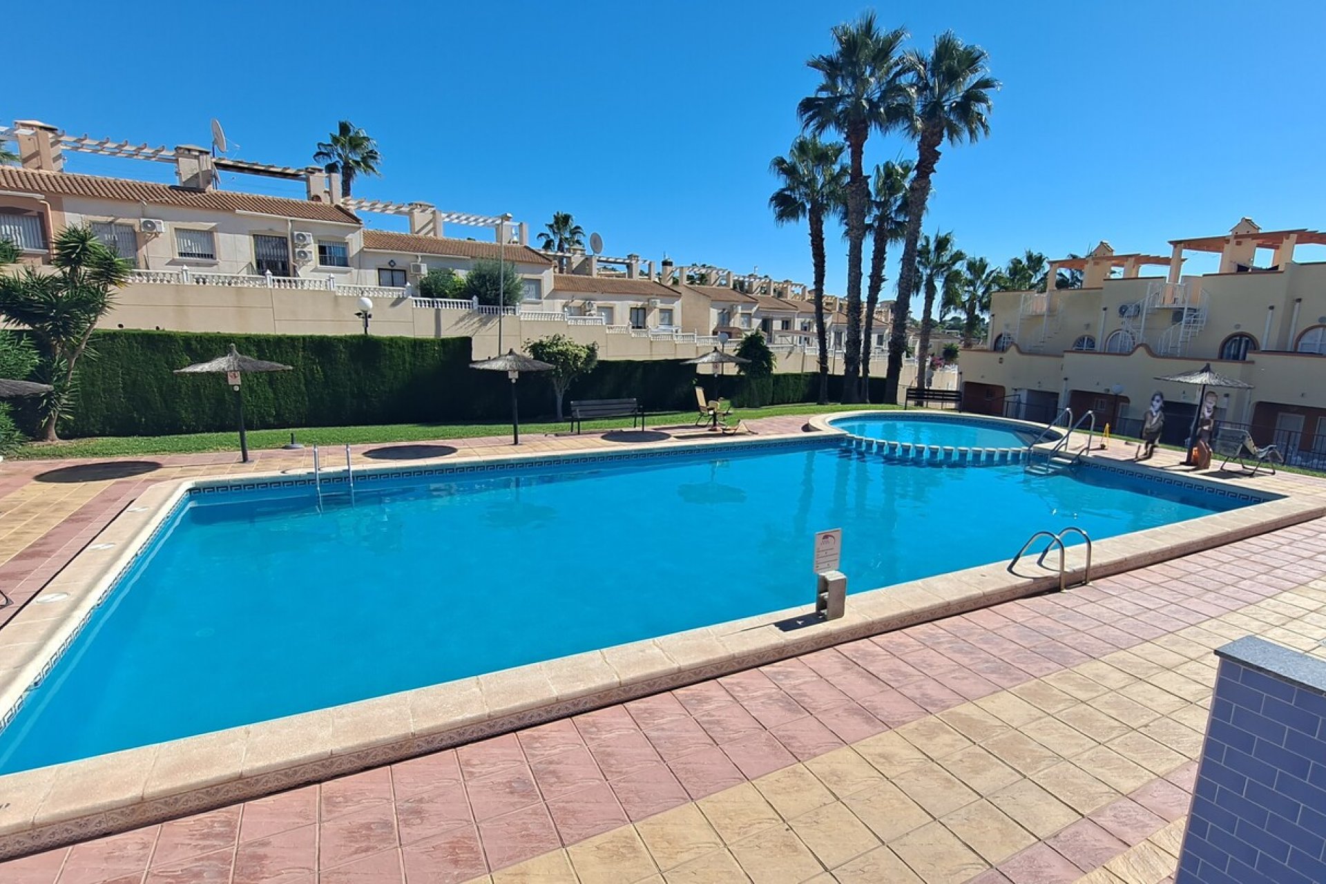 Resale - Townhouse * - Villamartin * - Las Filipinas