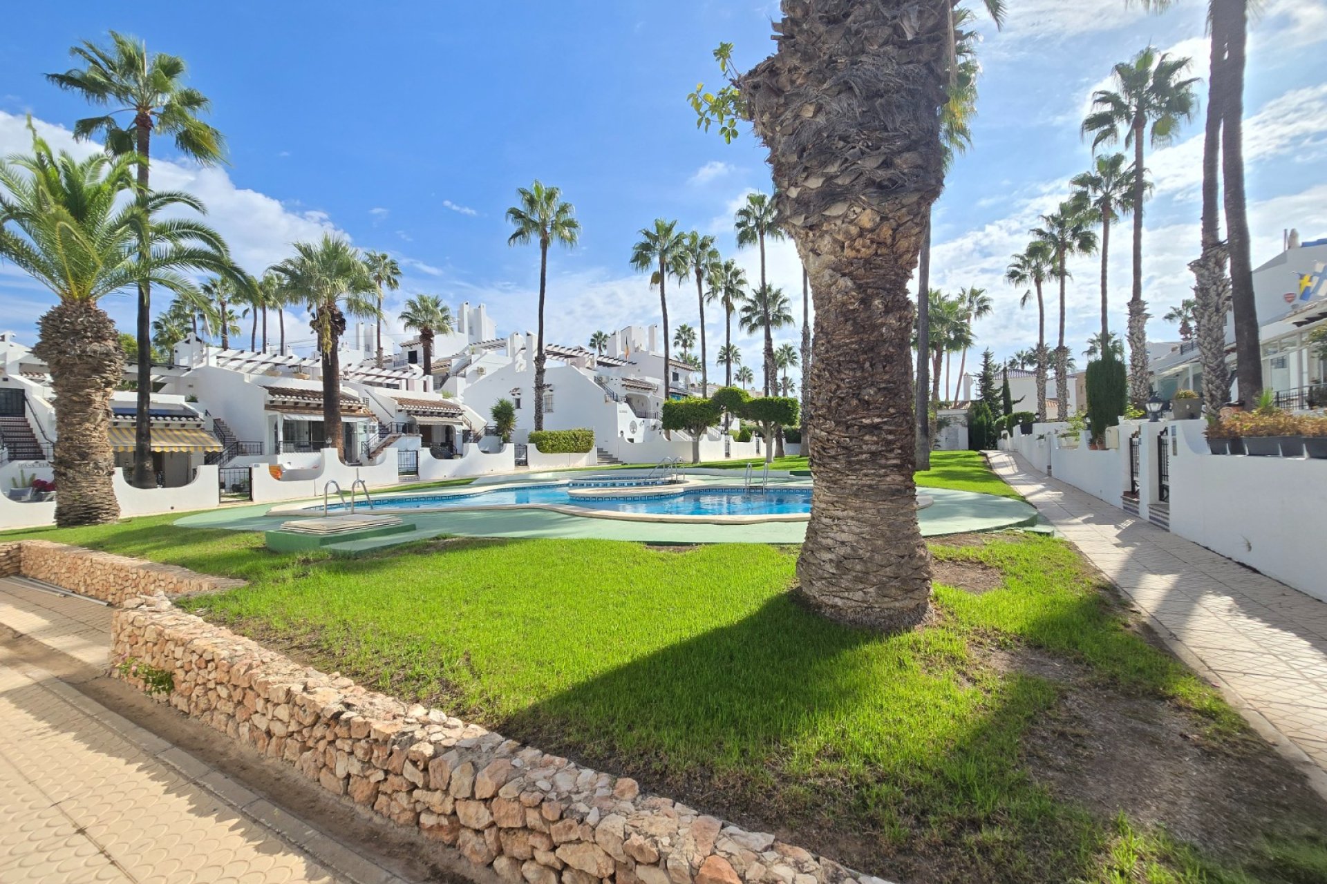 Resale - Townhouse * - Villamartin * - Los Dolses *