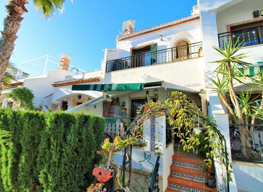 Resale - Townhouse * - Villamartin * - PAU 8 *