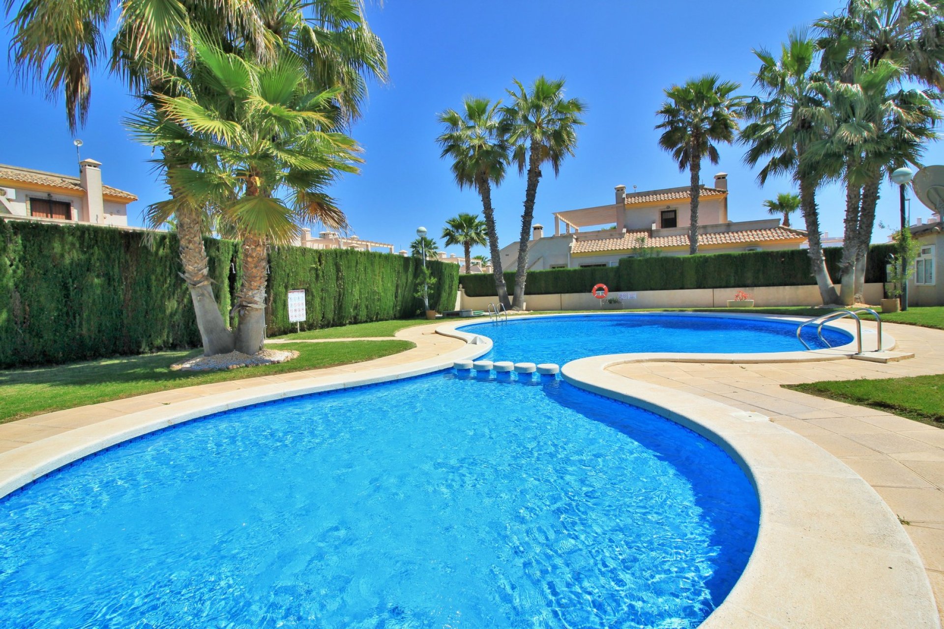 Resale - Townhouse * - Villamartin * - PAU 8 *