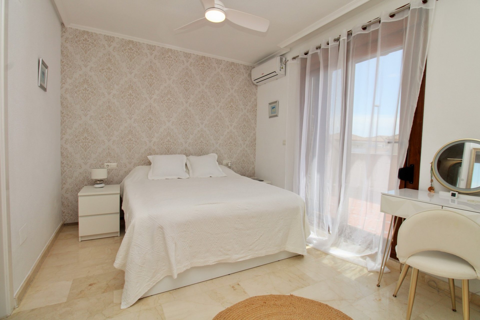 Resale - Townhouse * - Villamartin * - PAU 8 *
