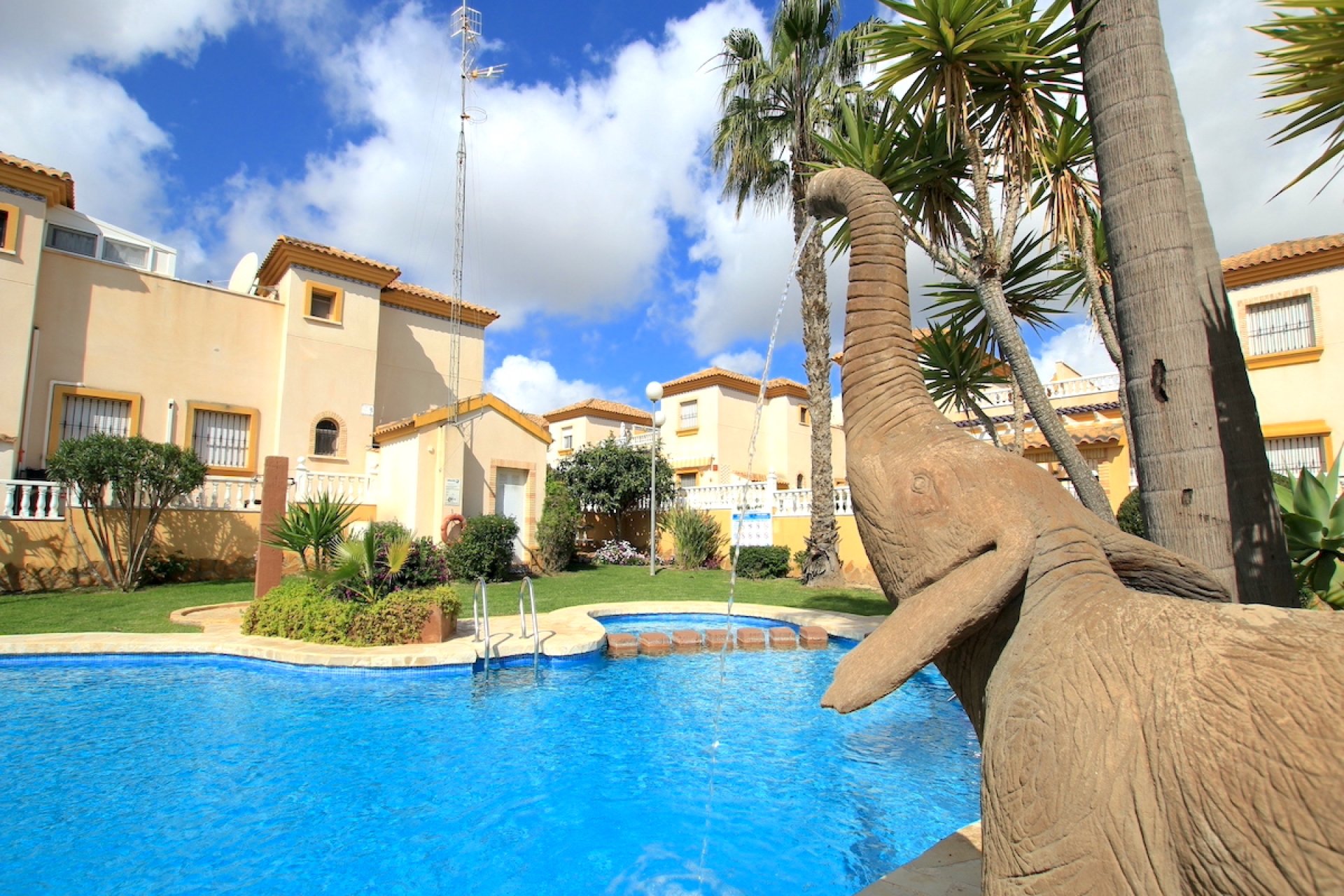 Resale - Townhouse * - Villamartin