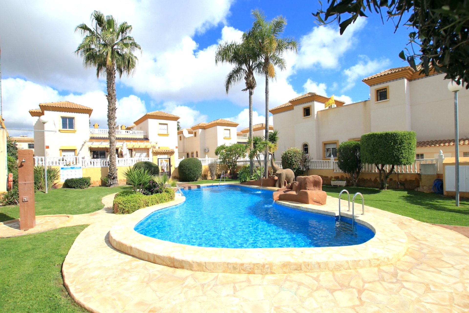 Resale - Townhouse * - Villamartin