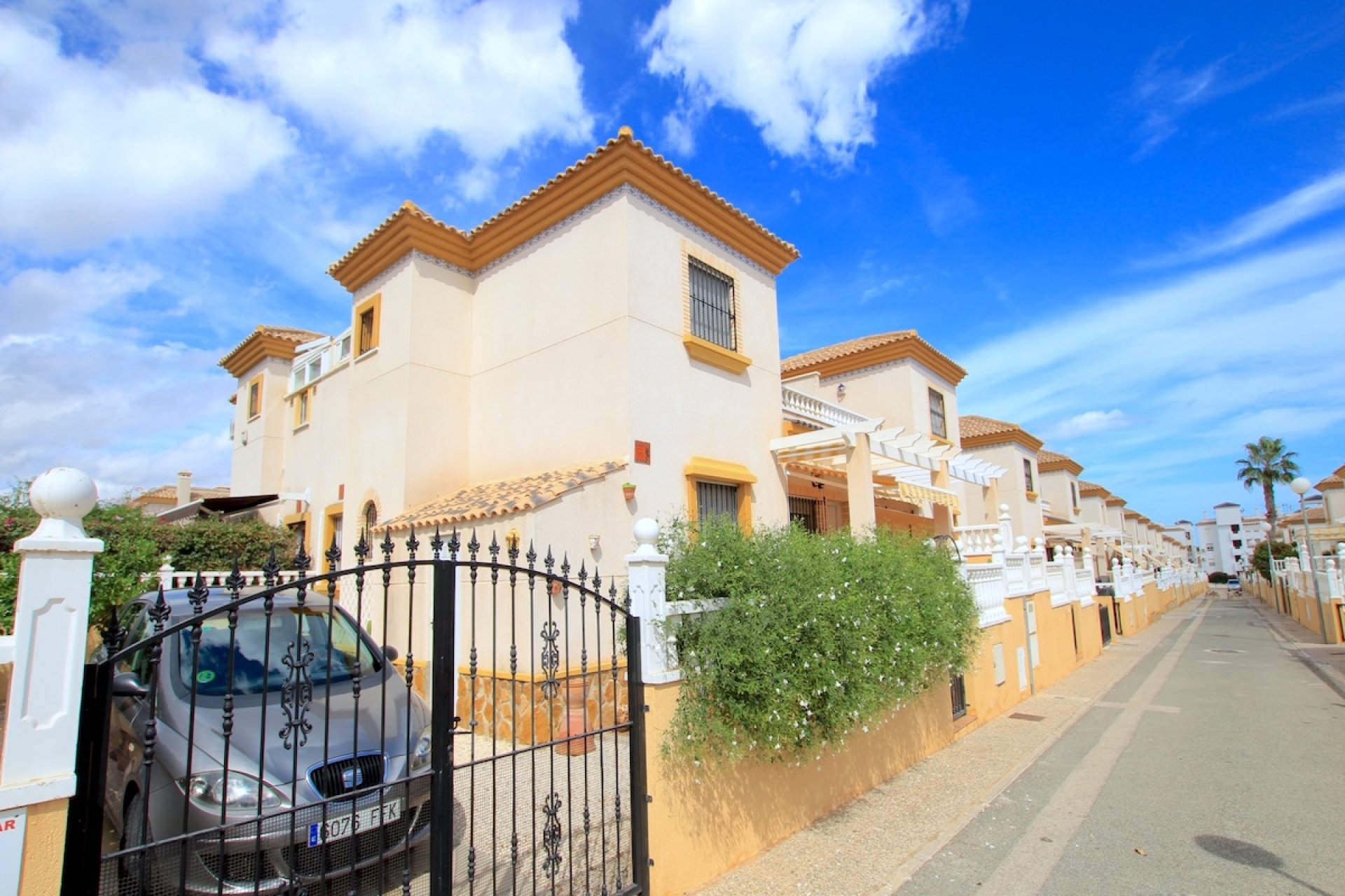Resale - Townhouse * - Villamartin