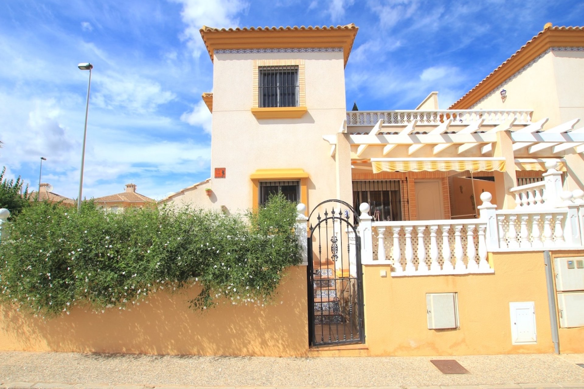 Resale - Townhouse * - Villamartin