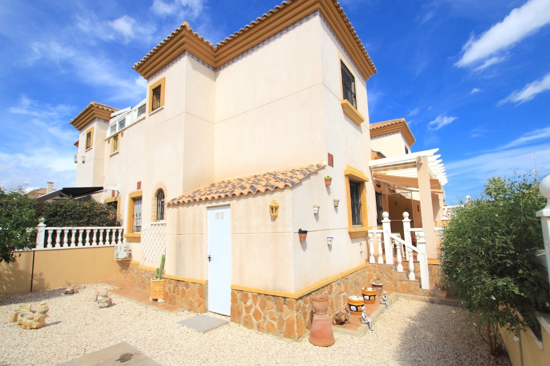Resale - Townhouse * - Villamartin