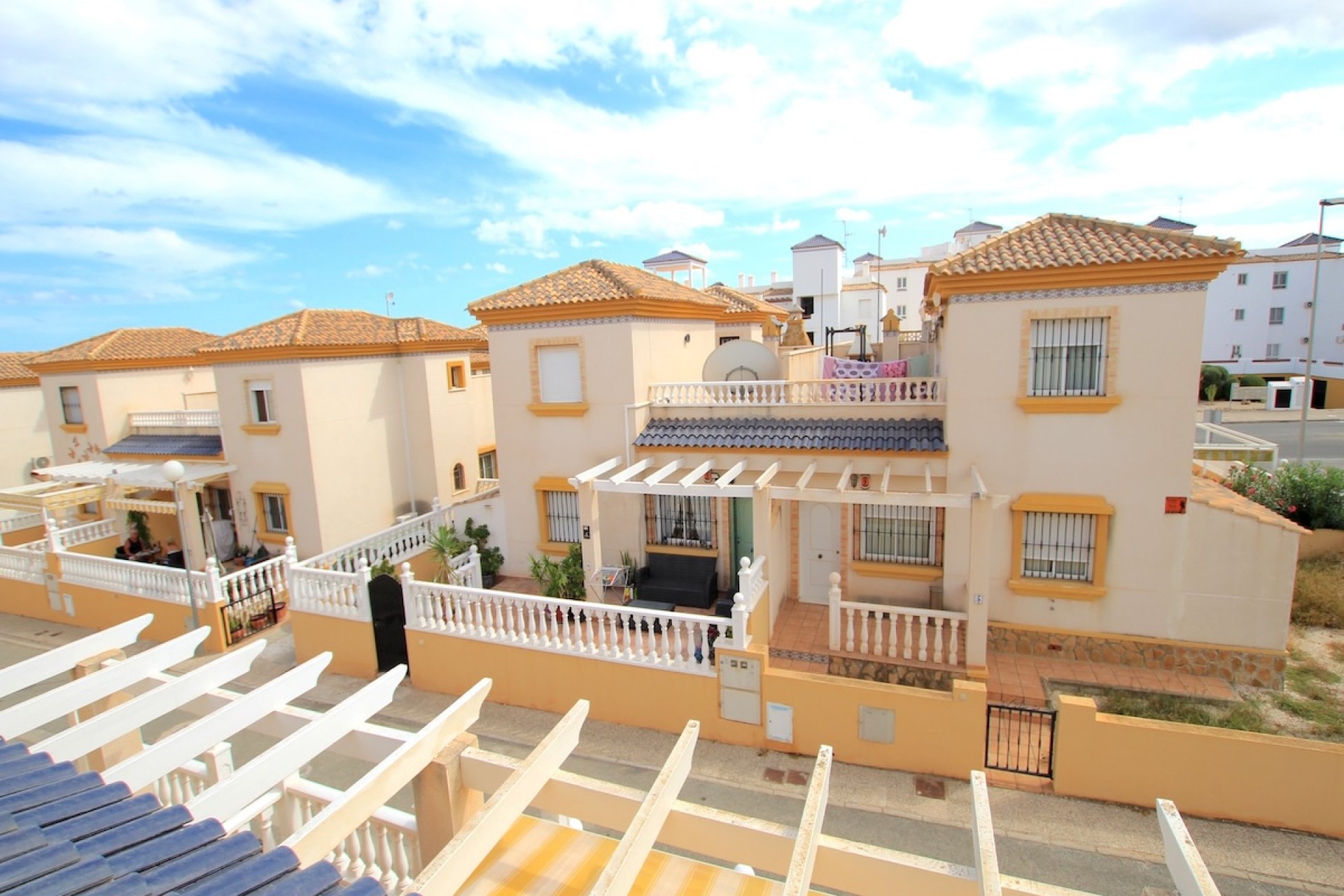 Resale - Townhouse * - Villamartin