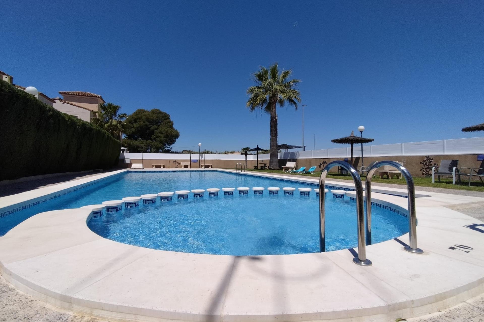 Resale - Villa * - Algorfa * - Algorfa - Urb. Montebello
