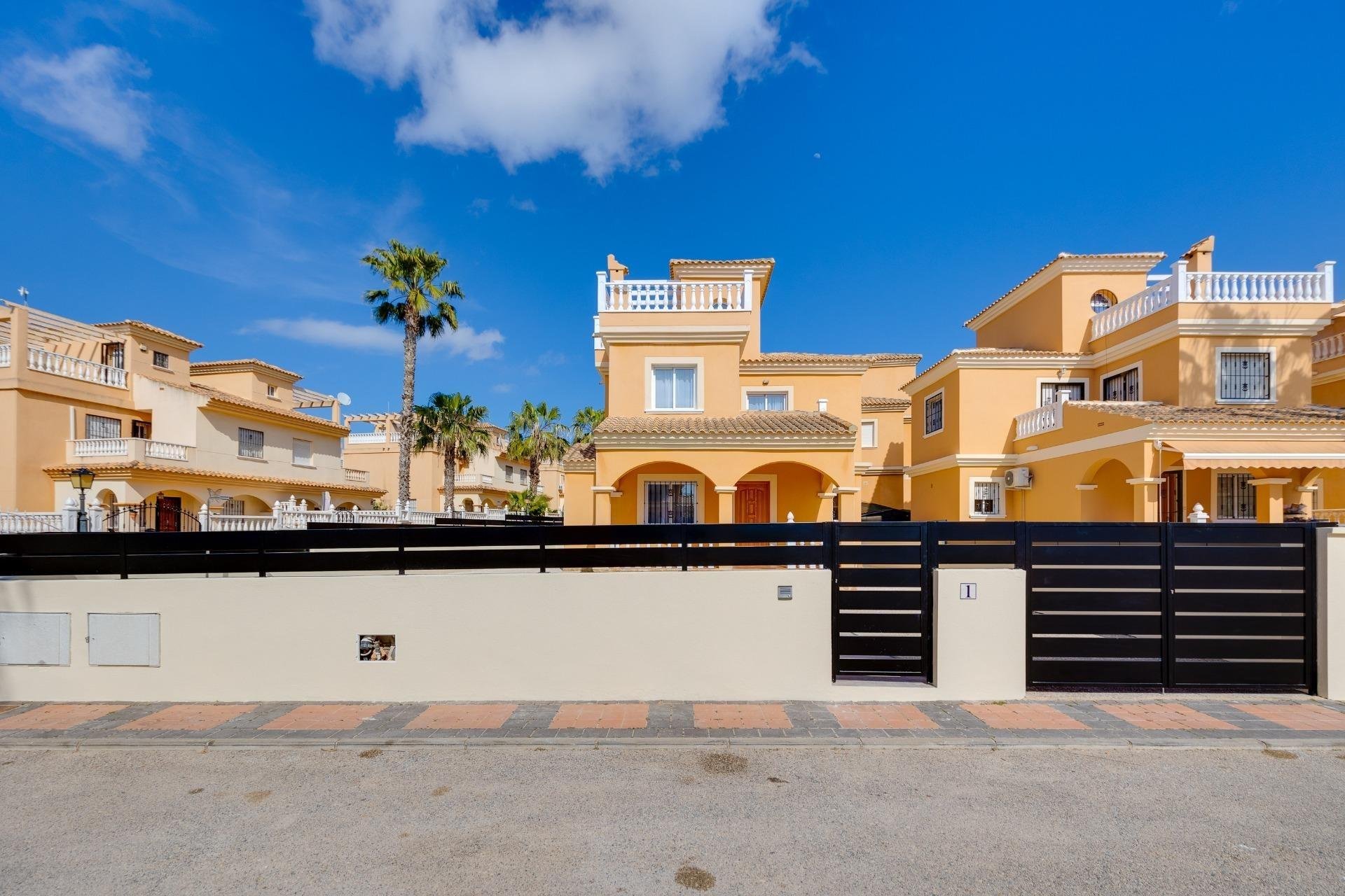 Resale - Villa * - Algorfa * - Costa blanca sur