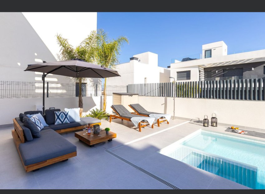 Resale - Villa * - Algorfa - La Finca Golf *