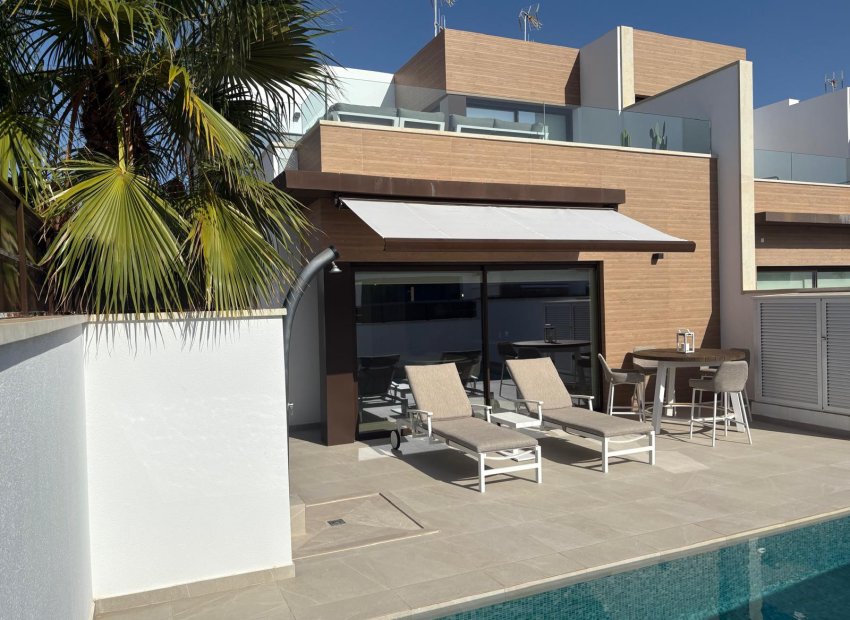 Resale - Villa * - Algorfa * - La Finca Golf *
