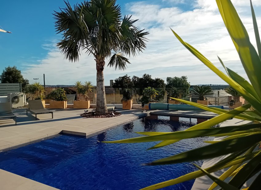 Resale - Villa * - Algorfa * - La Finca Golf *