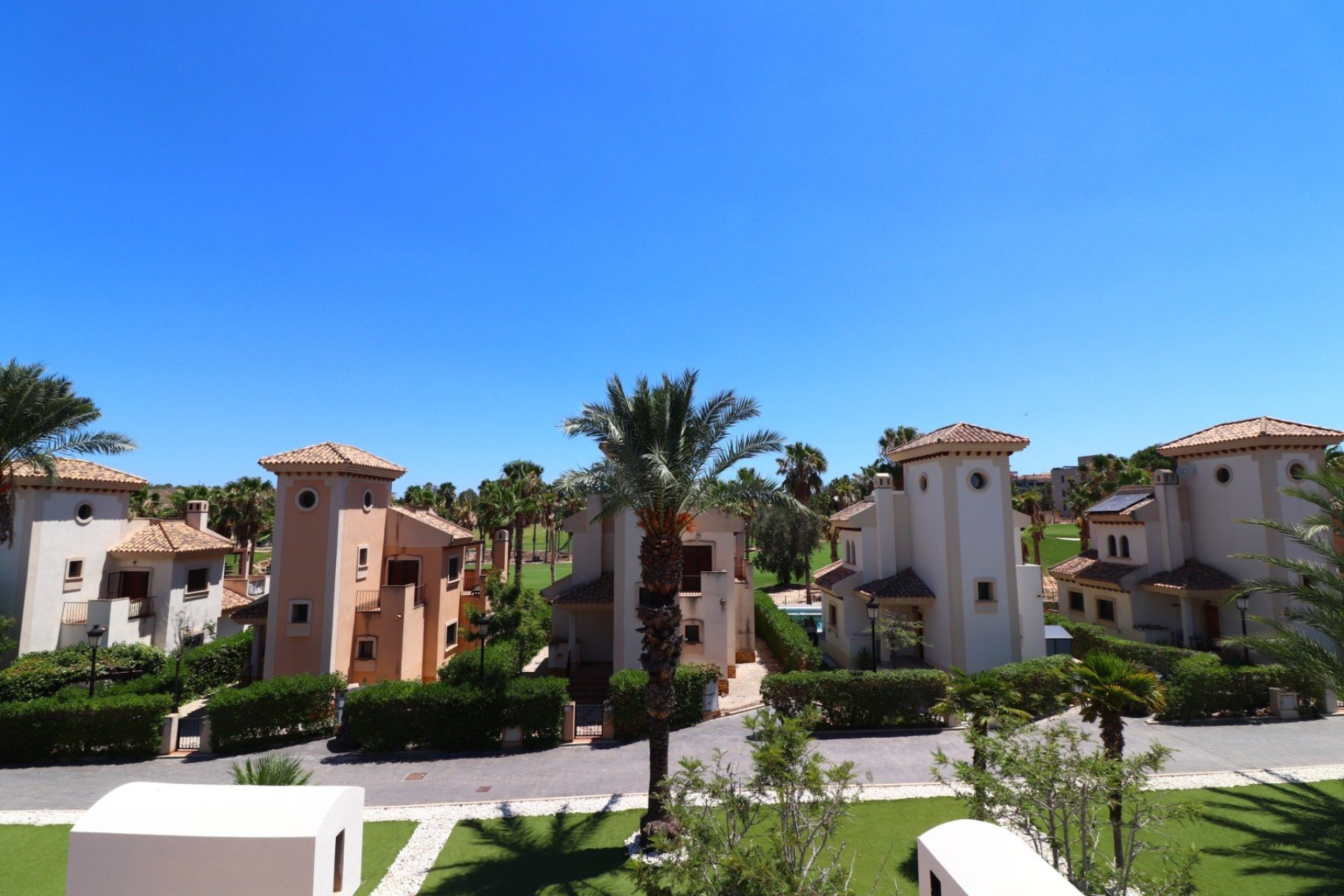 Resale - Villa * - Algorfa * - La Finca Golf *