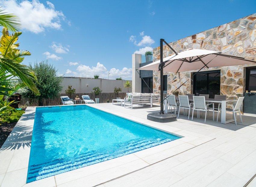 Resale - Villa * - Algorfa * - La Finca Golf *