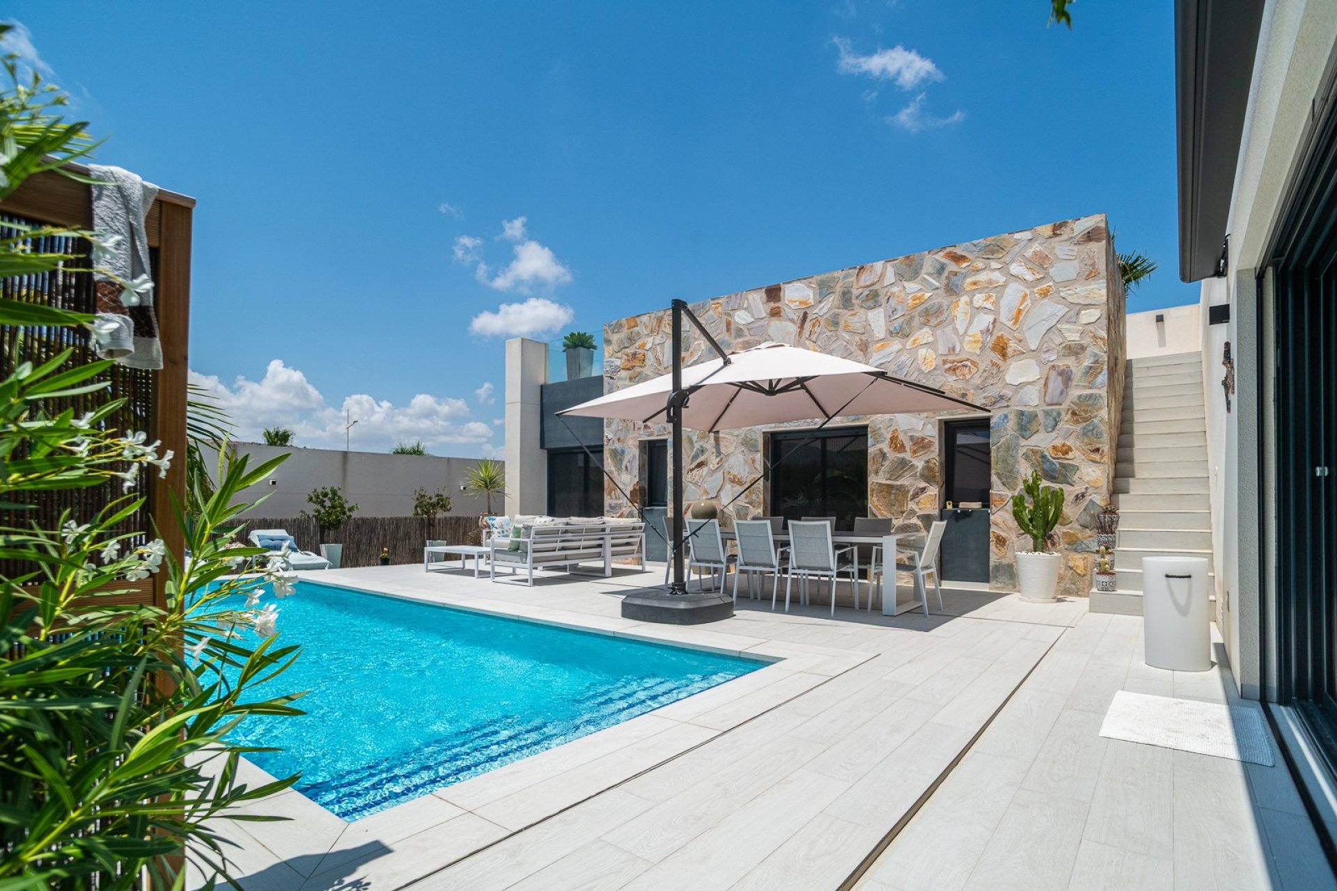 Resale - Villa * - Algorfa * - La Finca Golf *
