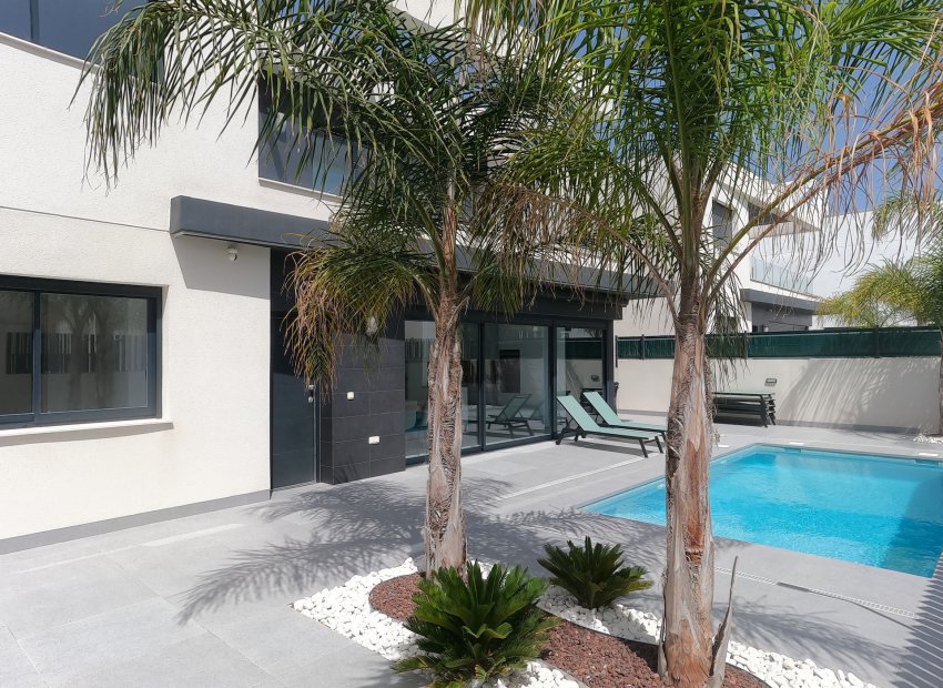 Resale - Villa * - Algorfa * - La Finca Golf *