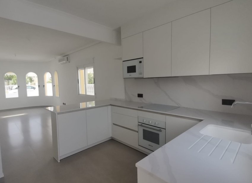 Resale - Villa * - Algorfa * - Lo Crispin