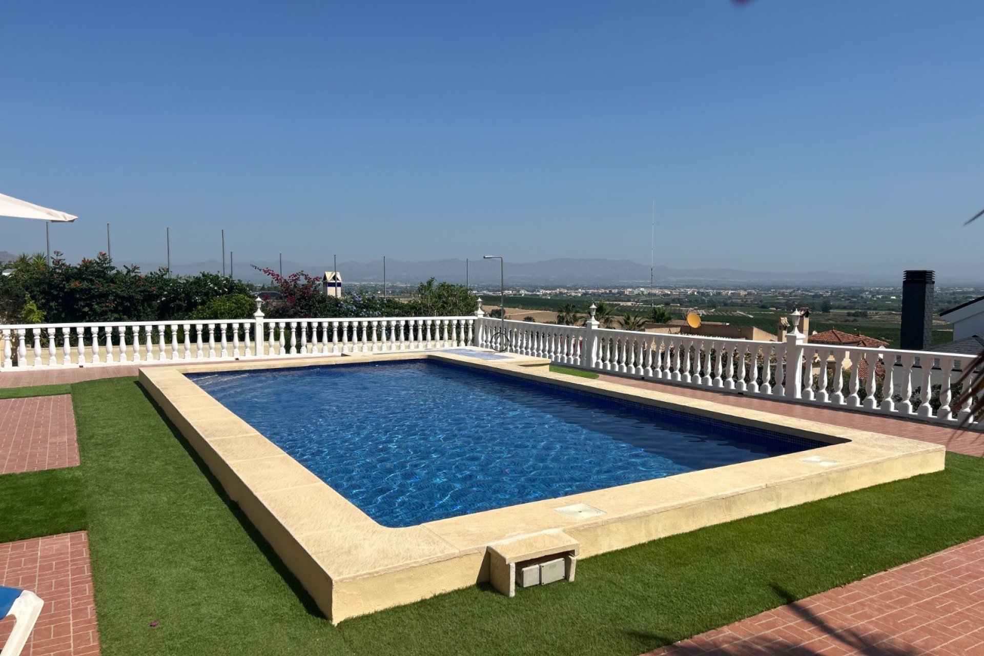 Resale - Villa * - Algorfa *