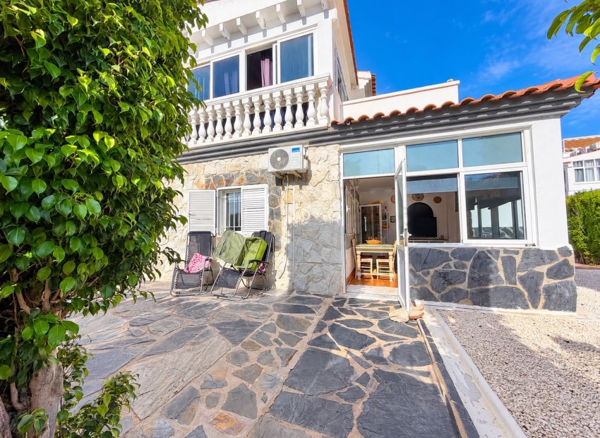 Resale - Villa * - Alicante * - La Florida