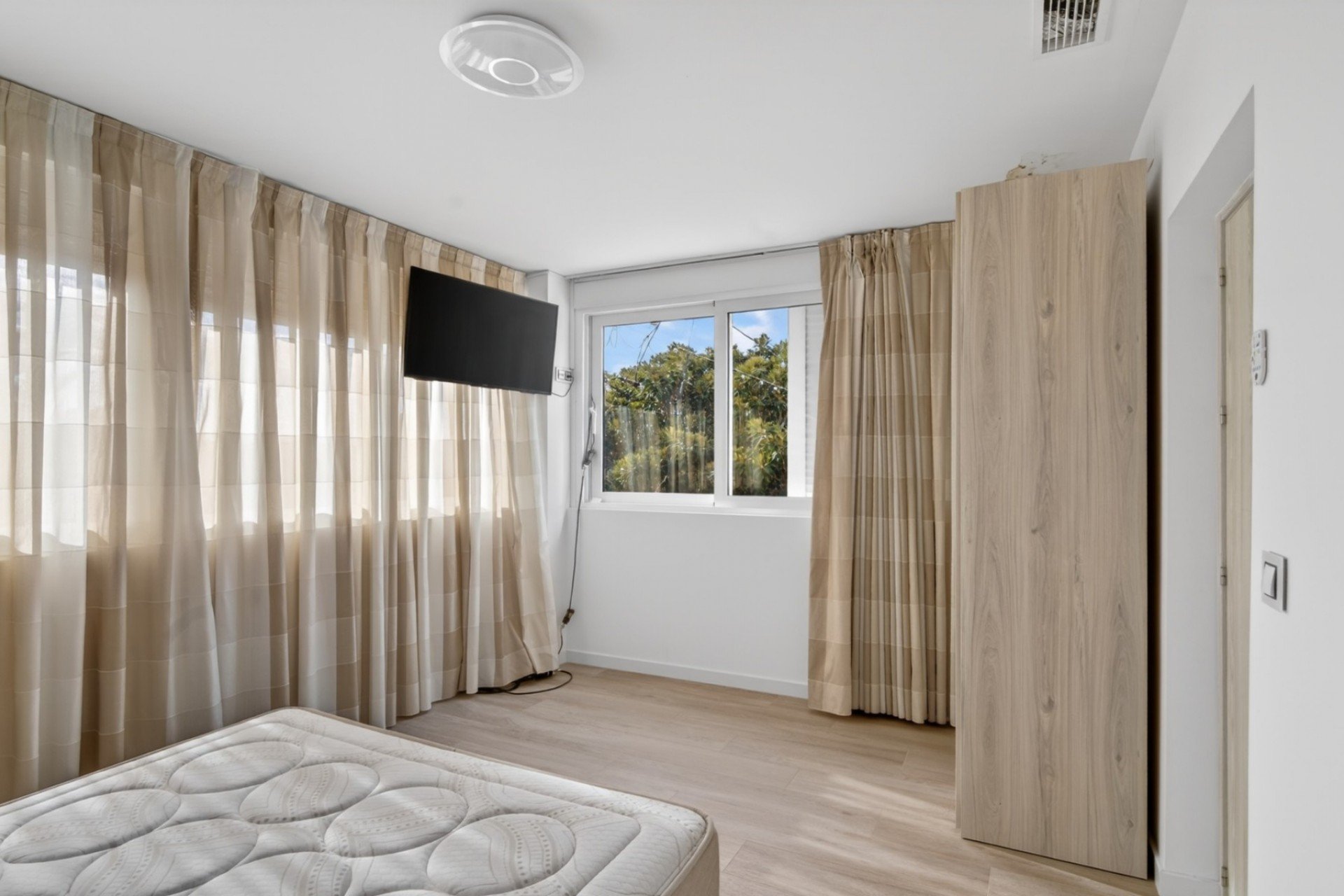 Resale - Villa * - Alicante * - Rebolledo *