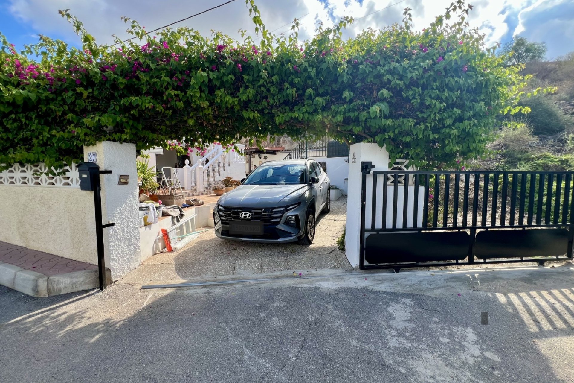 Resale - Villa * - Benferri *