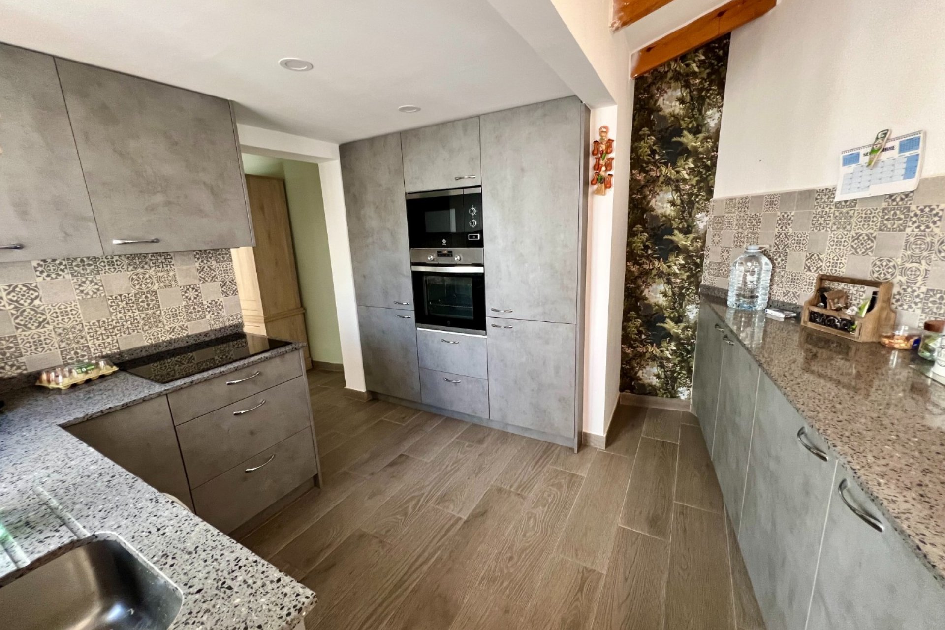Resale - Villa * - Benferri *