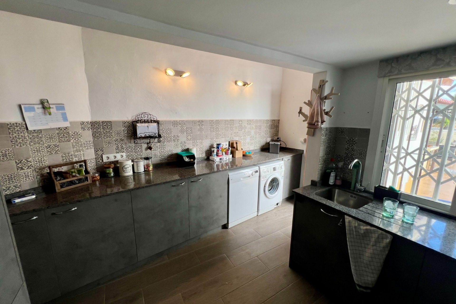 Resale - Villa * - Benferri *