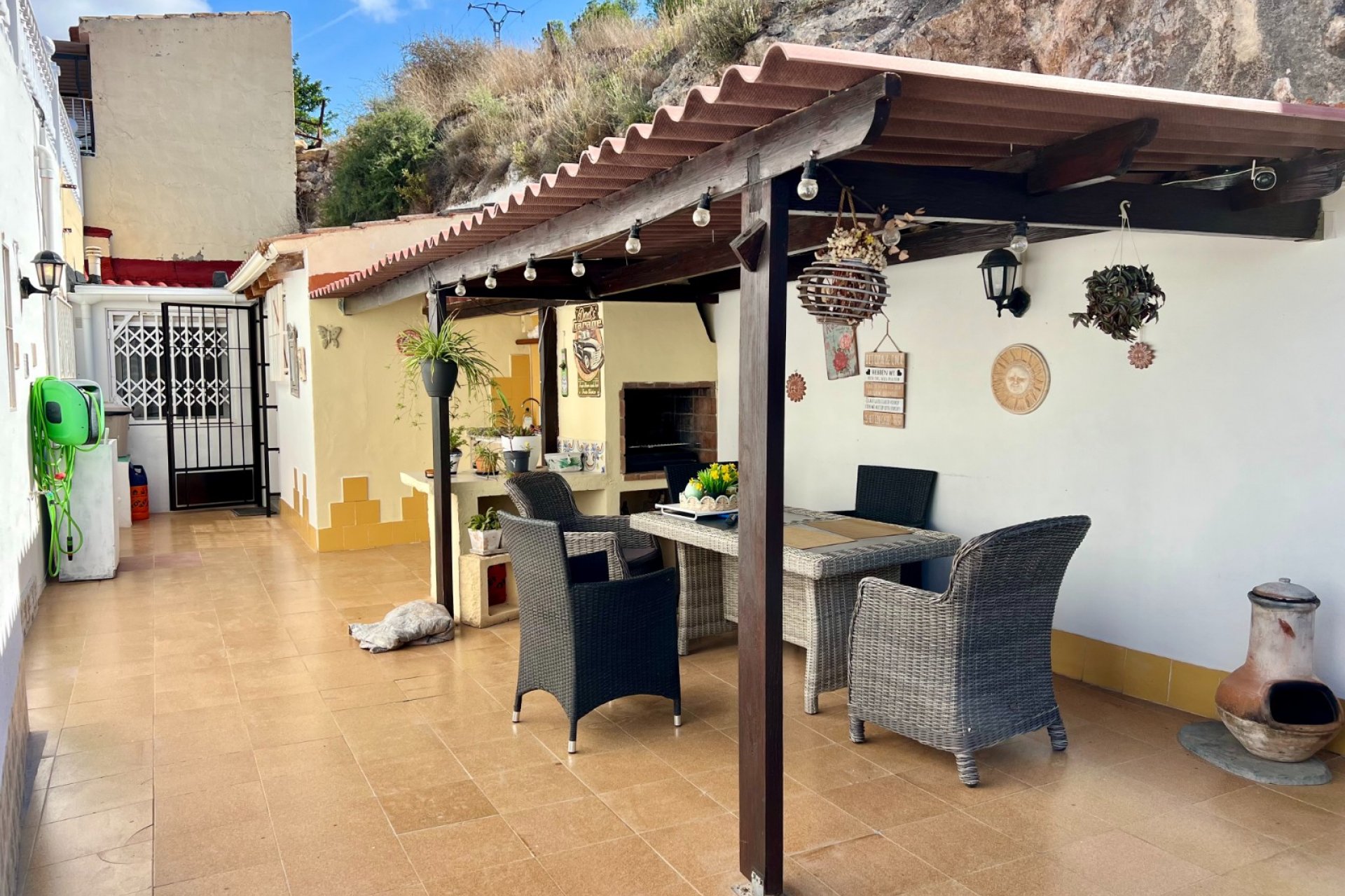 Resale - Villa * - Benferri *
