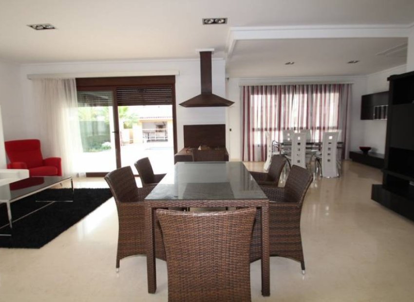 Resale - Villa * - Cabo Roig *