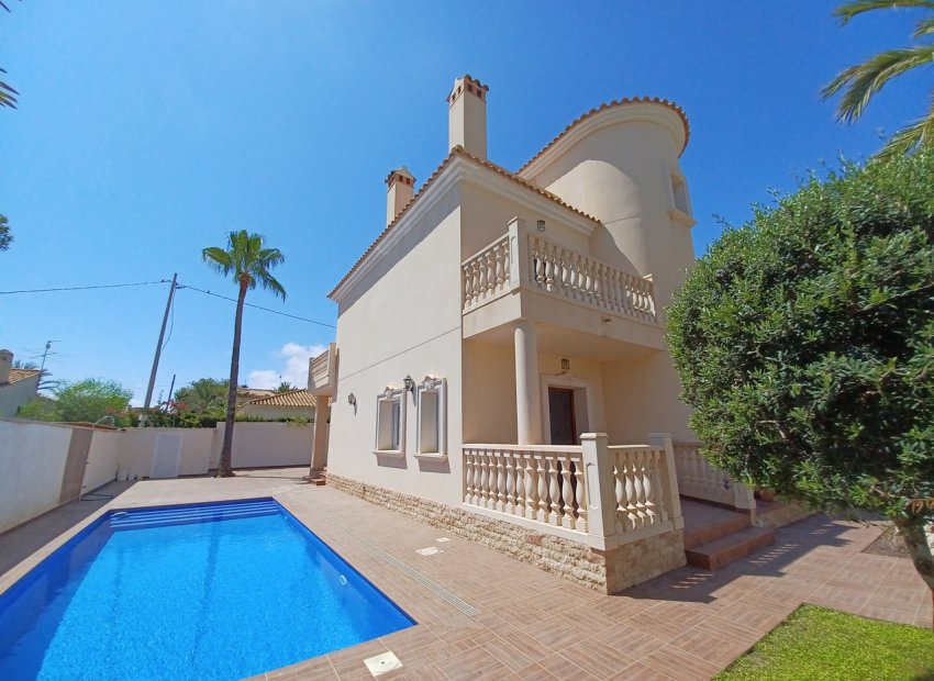 Resale - Villa - Cabo Roig