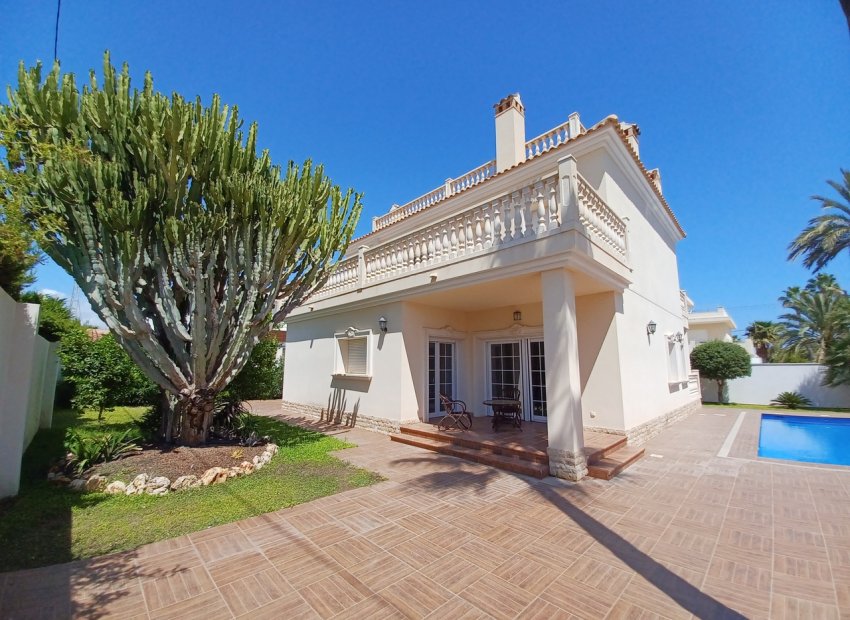 Resale - Villa - Cabo Roig