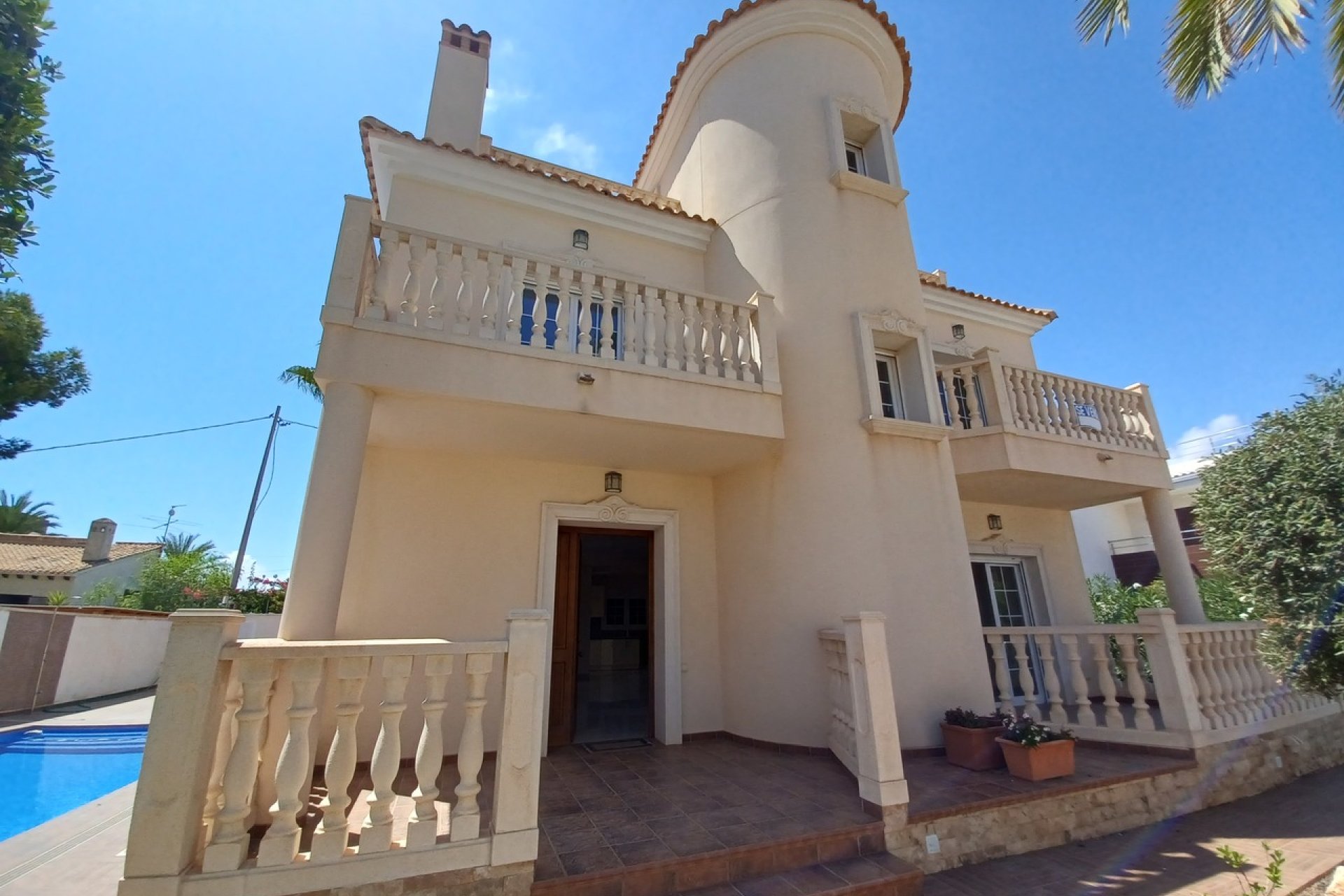 Resale - Villa - Cabo Roig