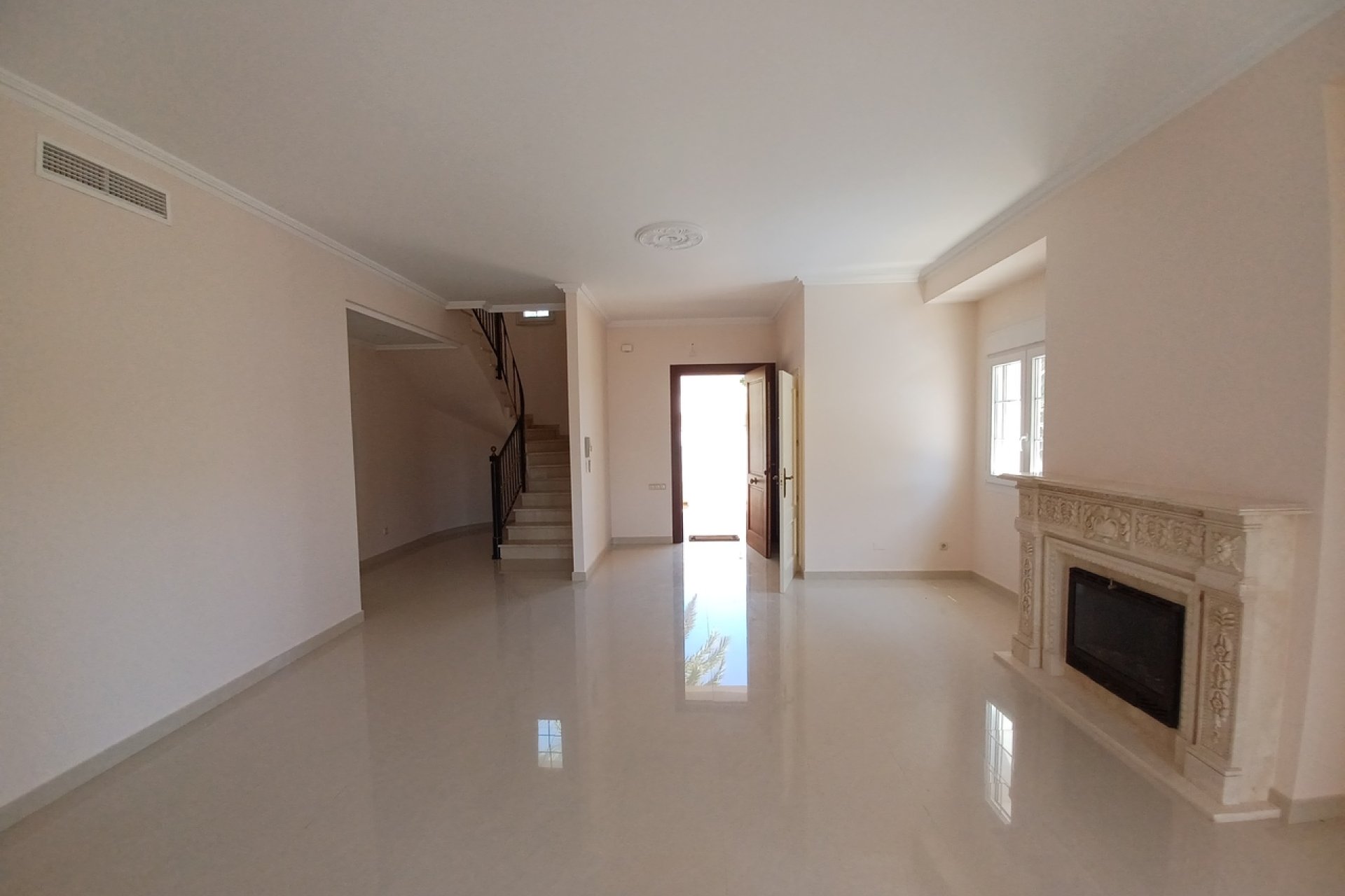 Resale - Villa - Cabo Roig