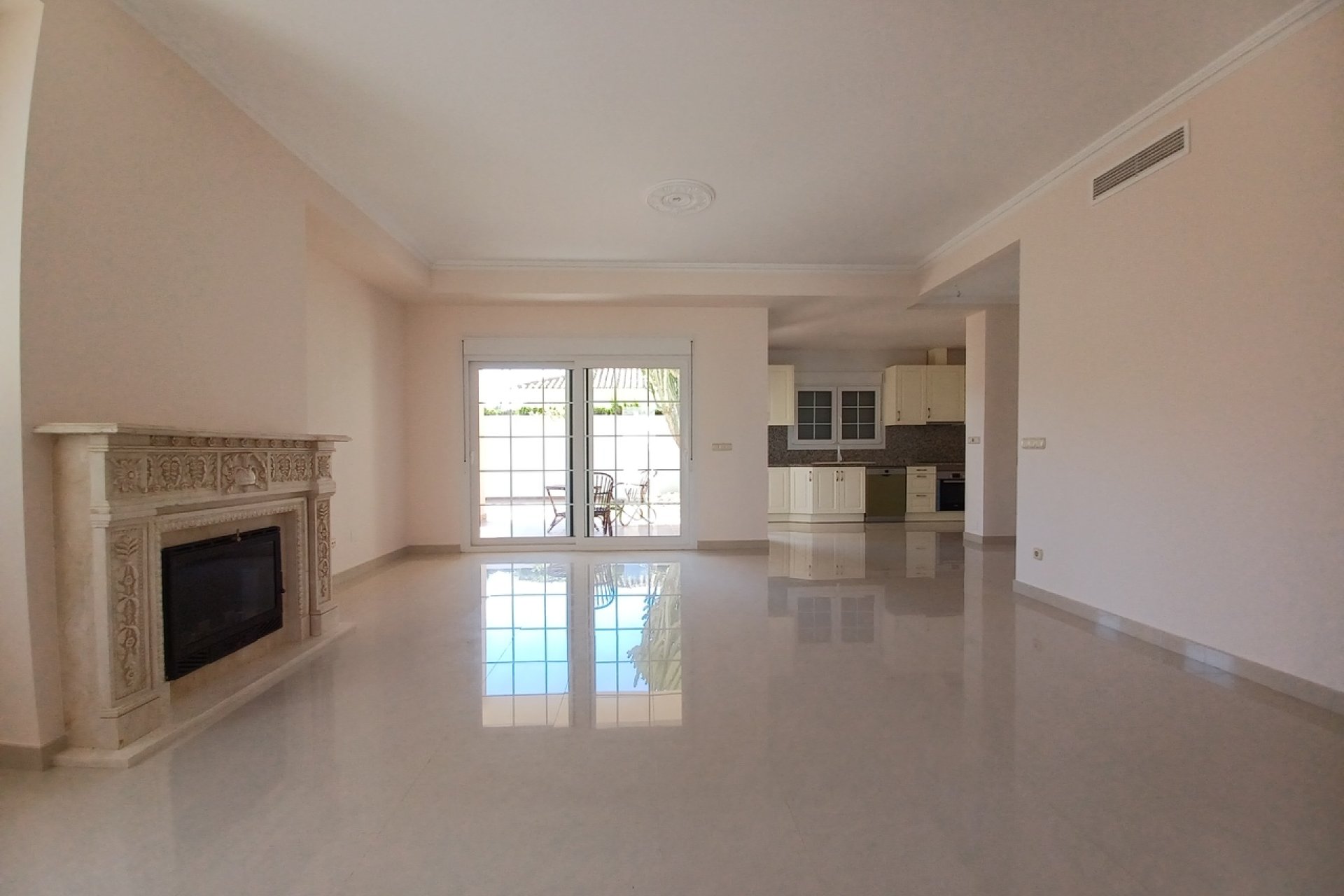 Resale - Villa - Cabo Roig