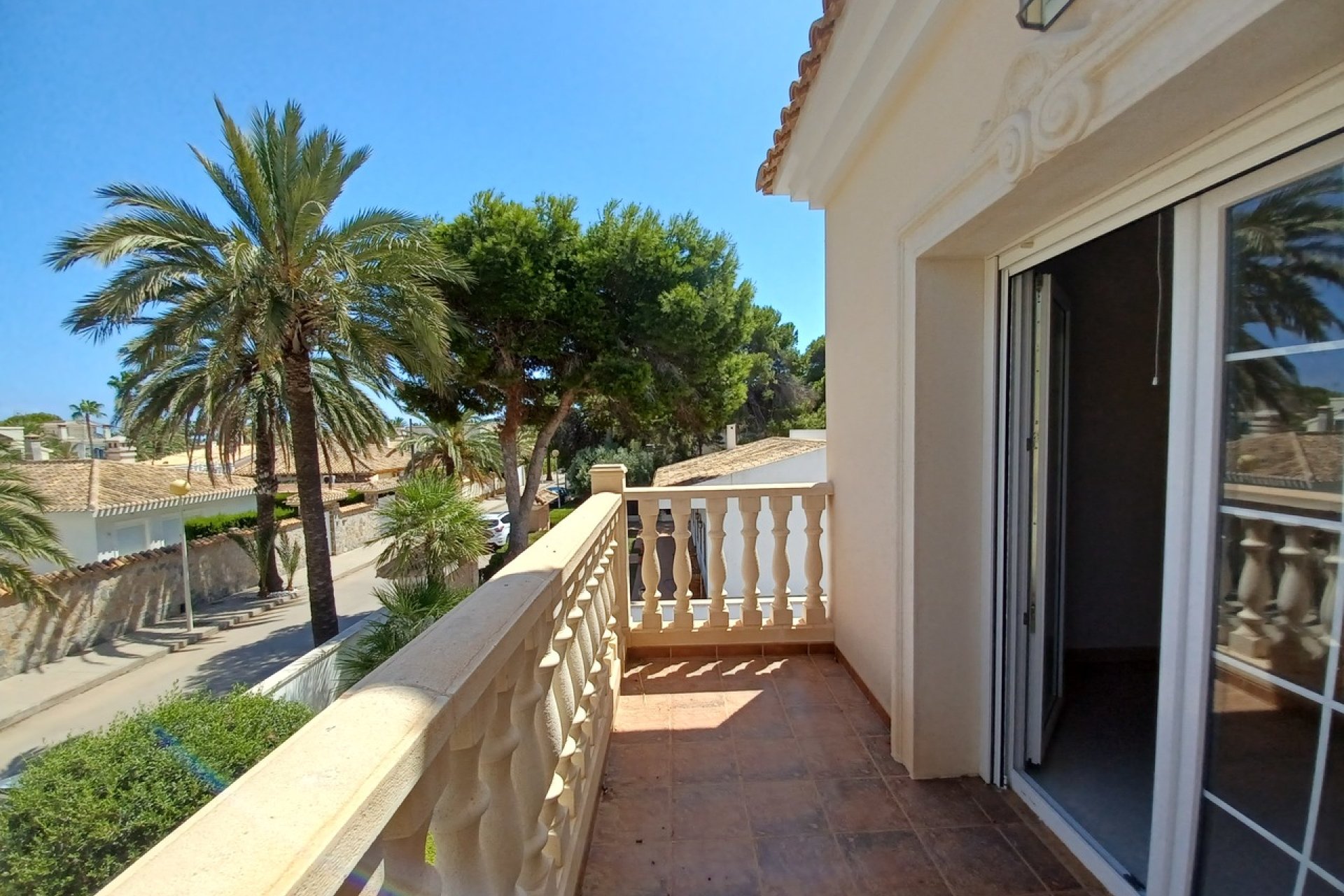 Resale - Villa - Cabo Roig