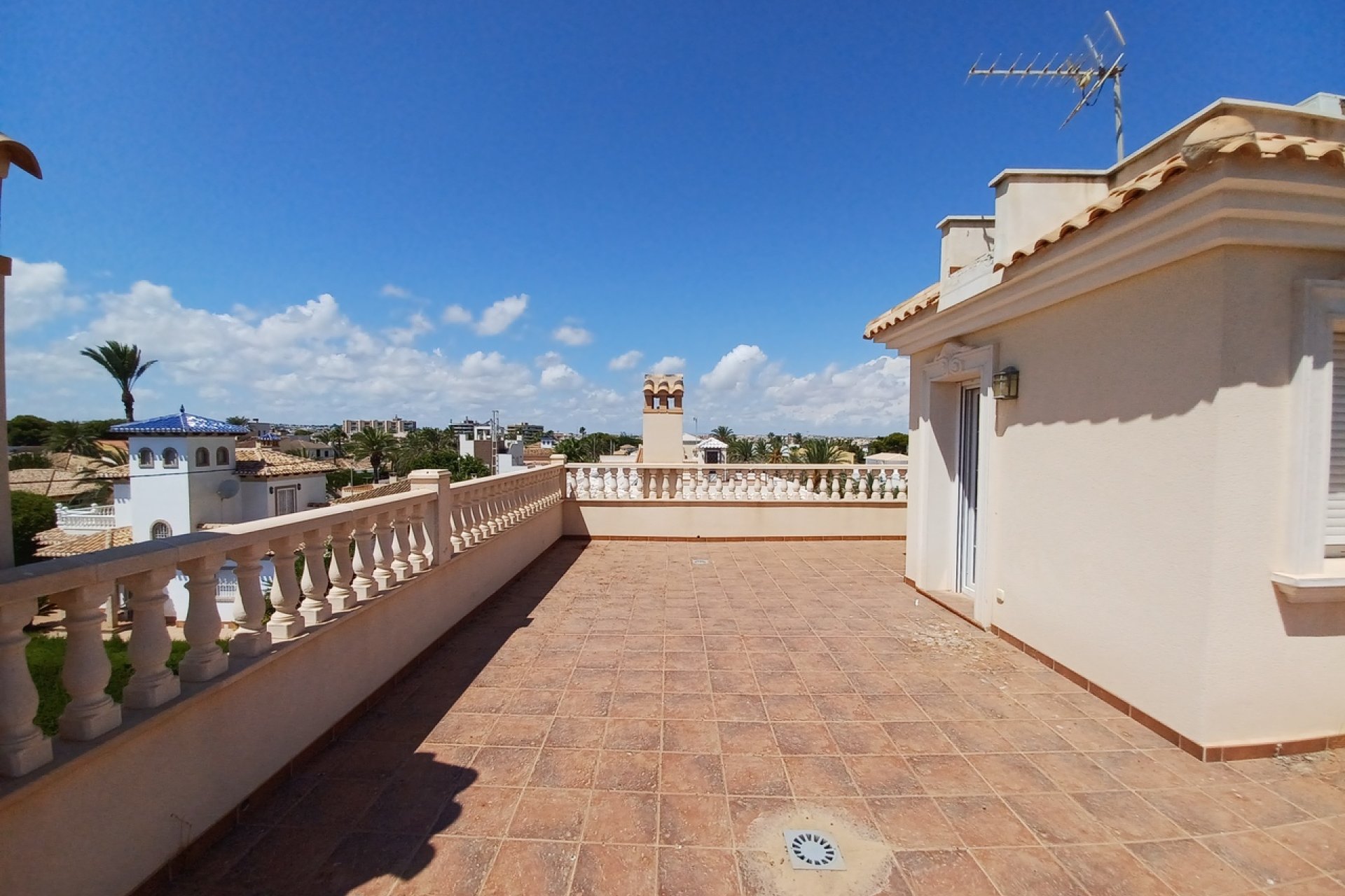 Resale - Villa - Cabo Roig