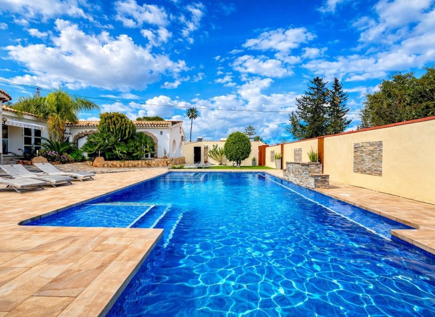 Resale - Villa * - Cabo Roig *