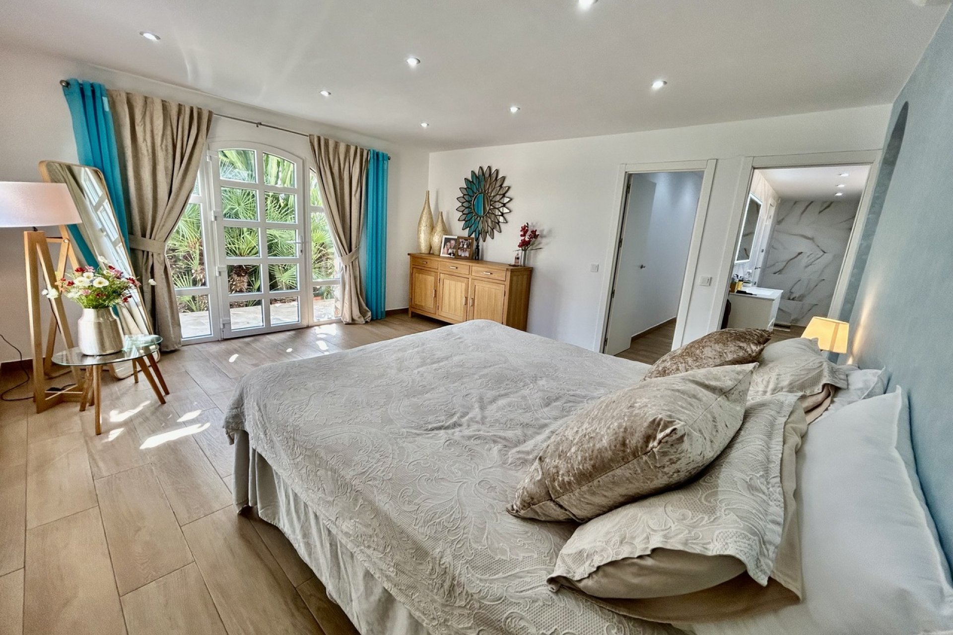 Resale - Villa * - Cabo Roig *