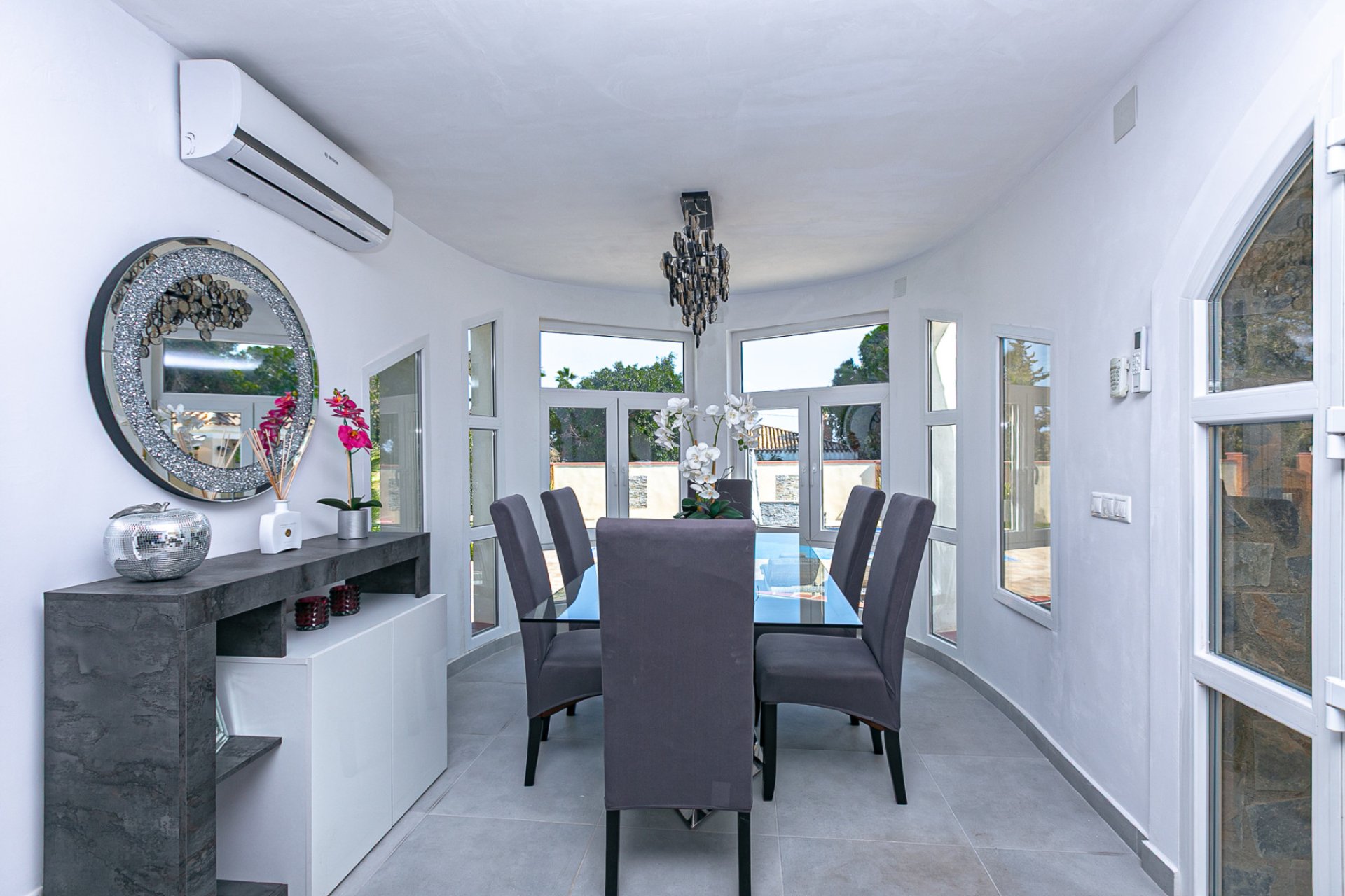 Resale - Villa * - Campoamor * - Lomas de Don Juan *