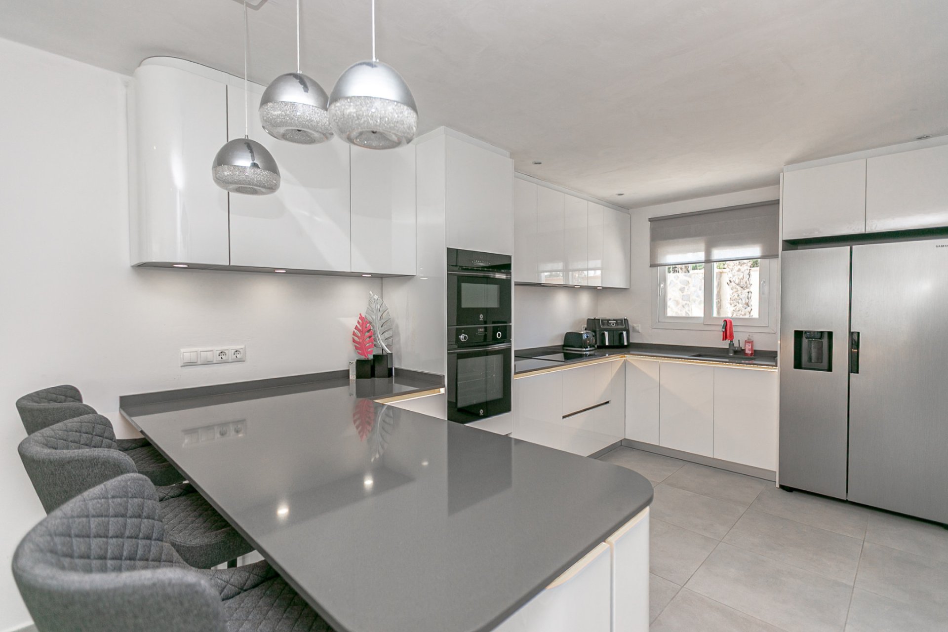 Resale - Villa * - Campoamor * - Lomas de Don Juan *