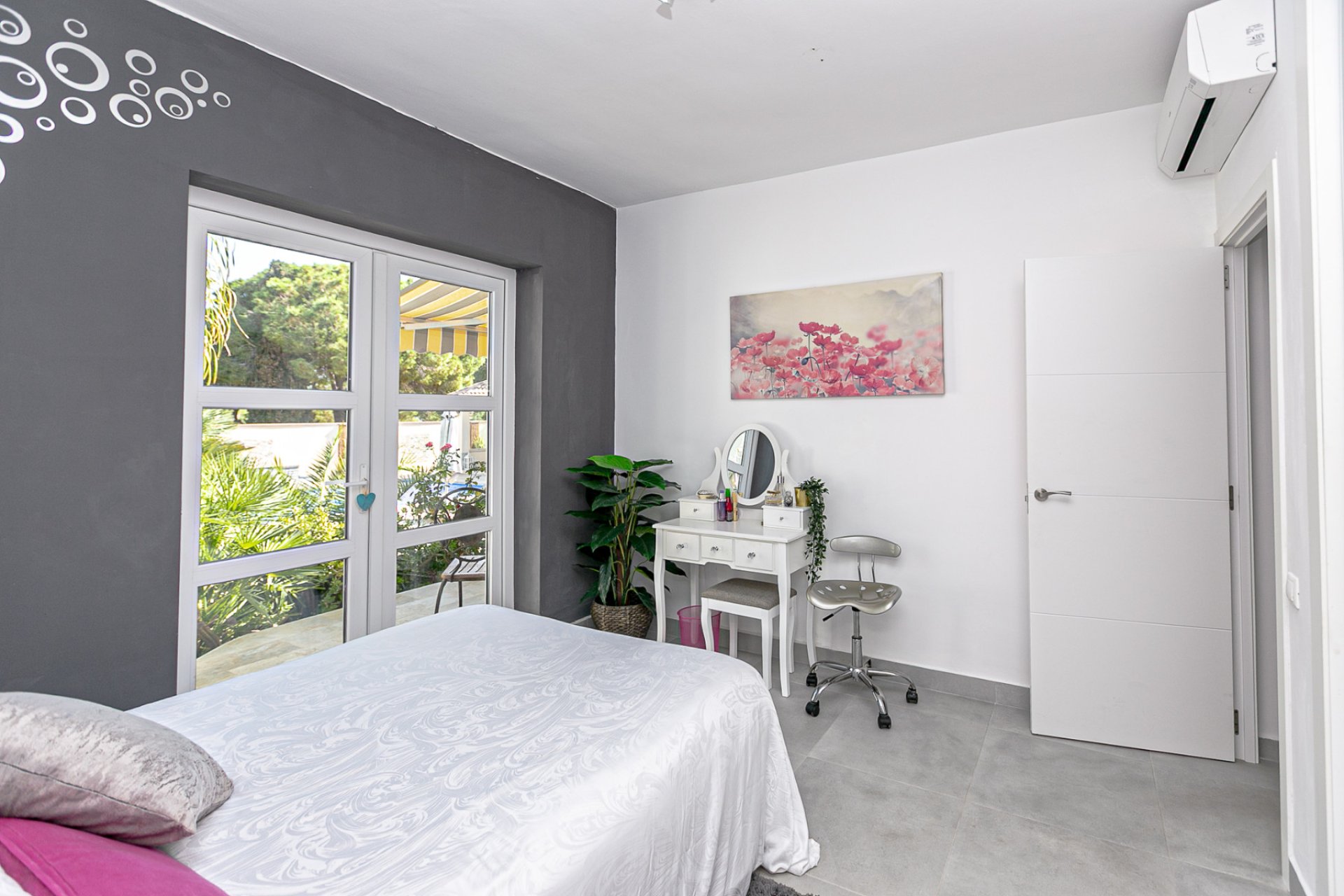 Resale - Villa * - Campoamor * - Lomas de Don Juan *