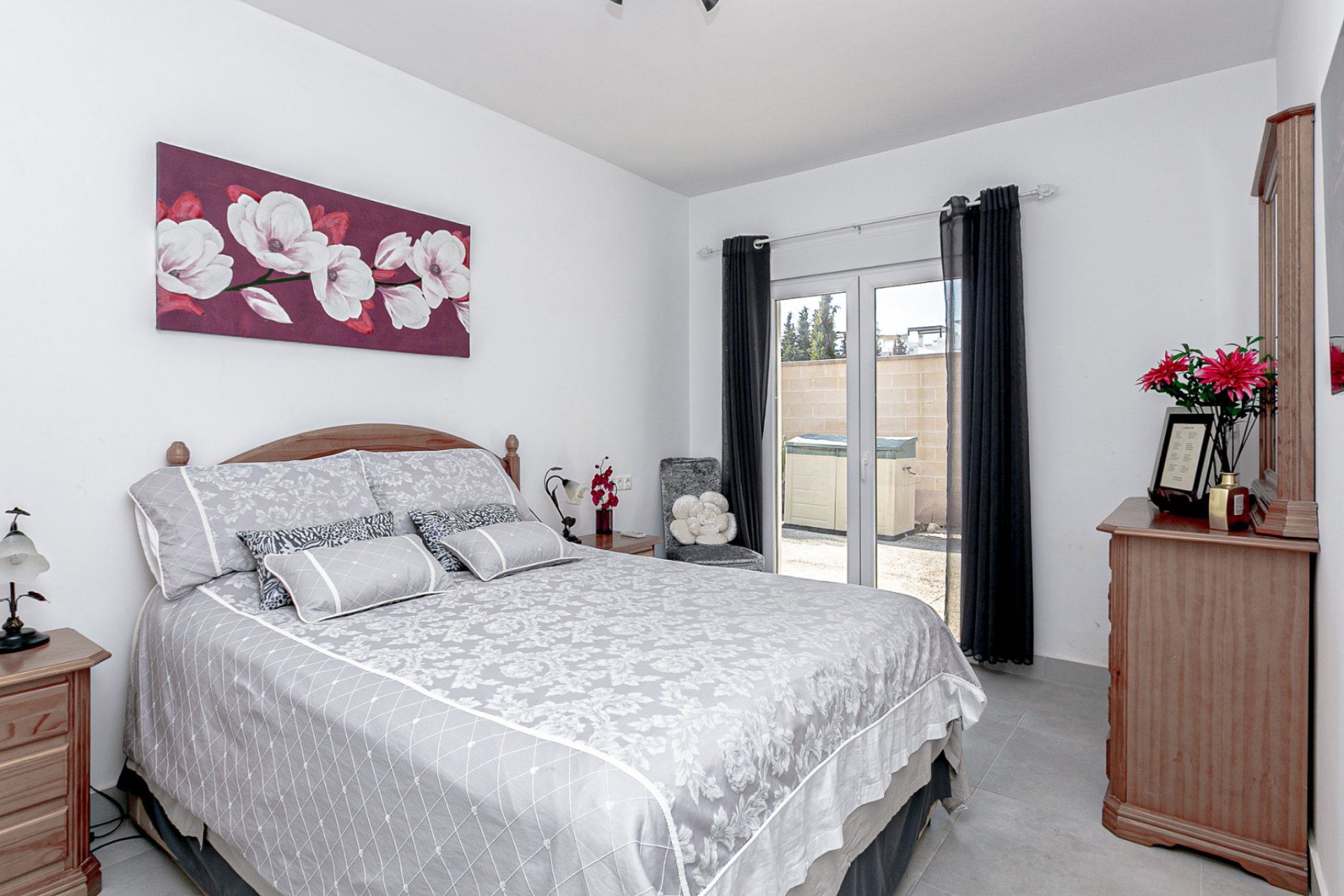 Resale - Villa * - Campoamor * - Lomas de Don Juan *