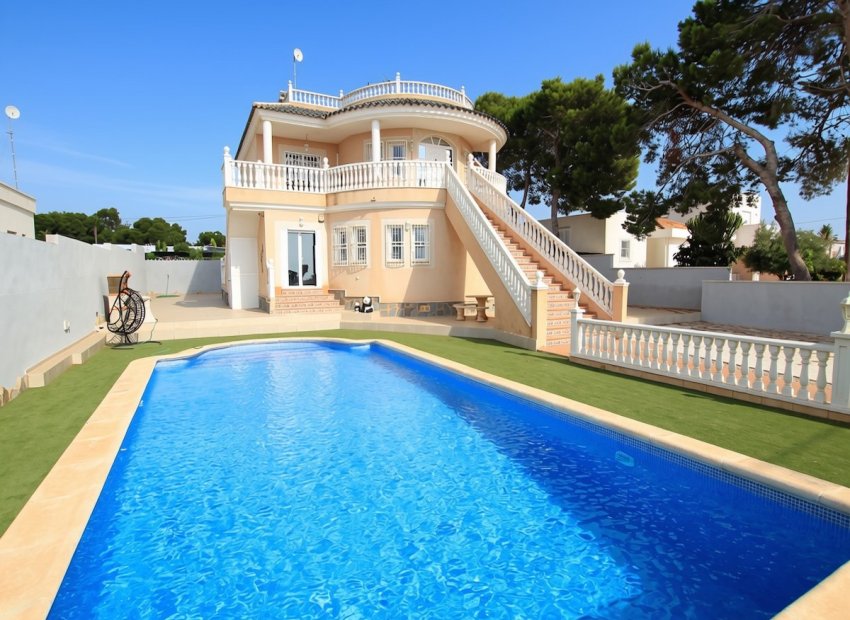 Resale - Villa * - Campoamor *