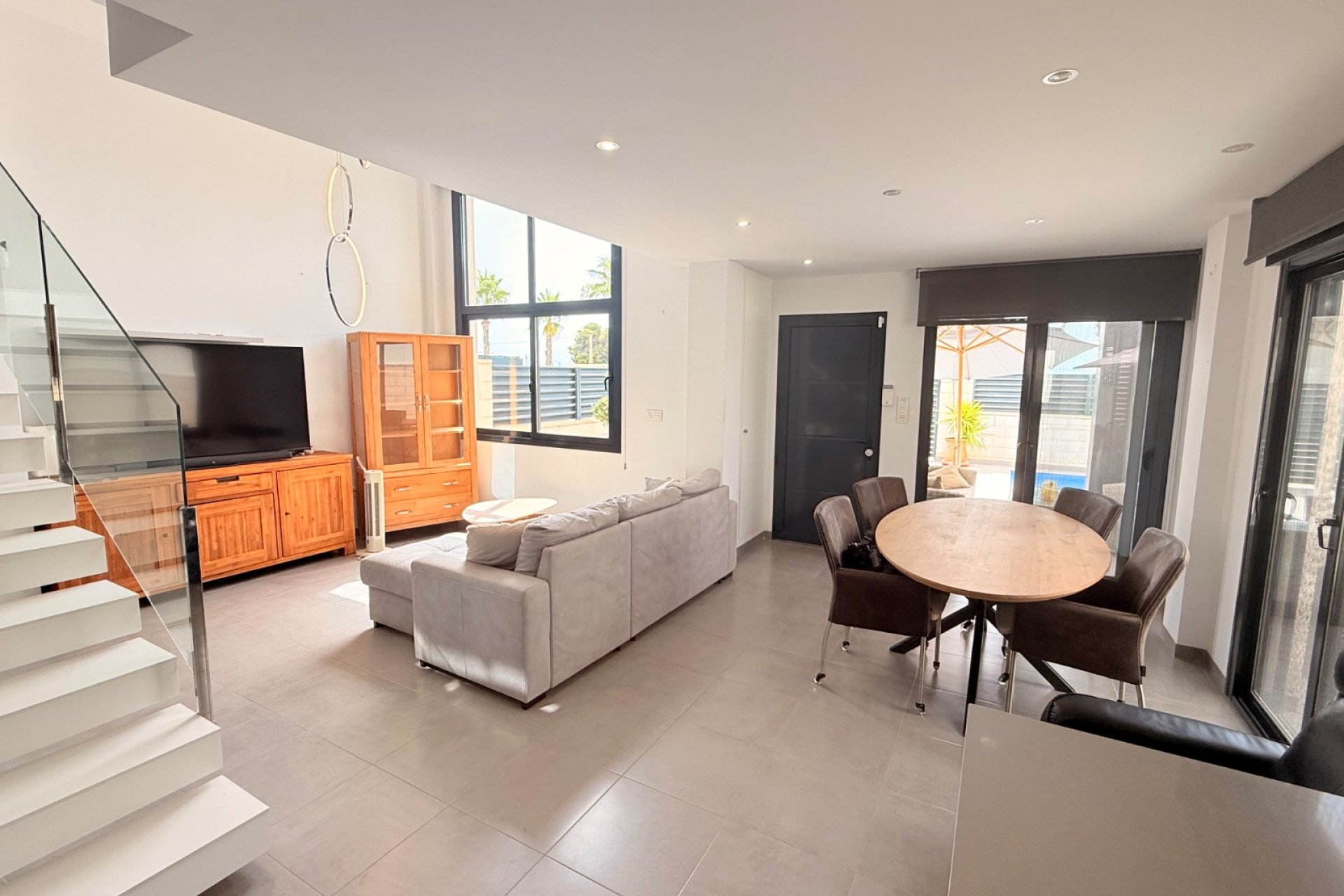 Resale - Villa * - Ciudad Quesada * - Pueblo Bravo
