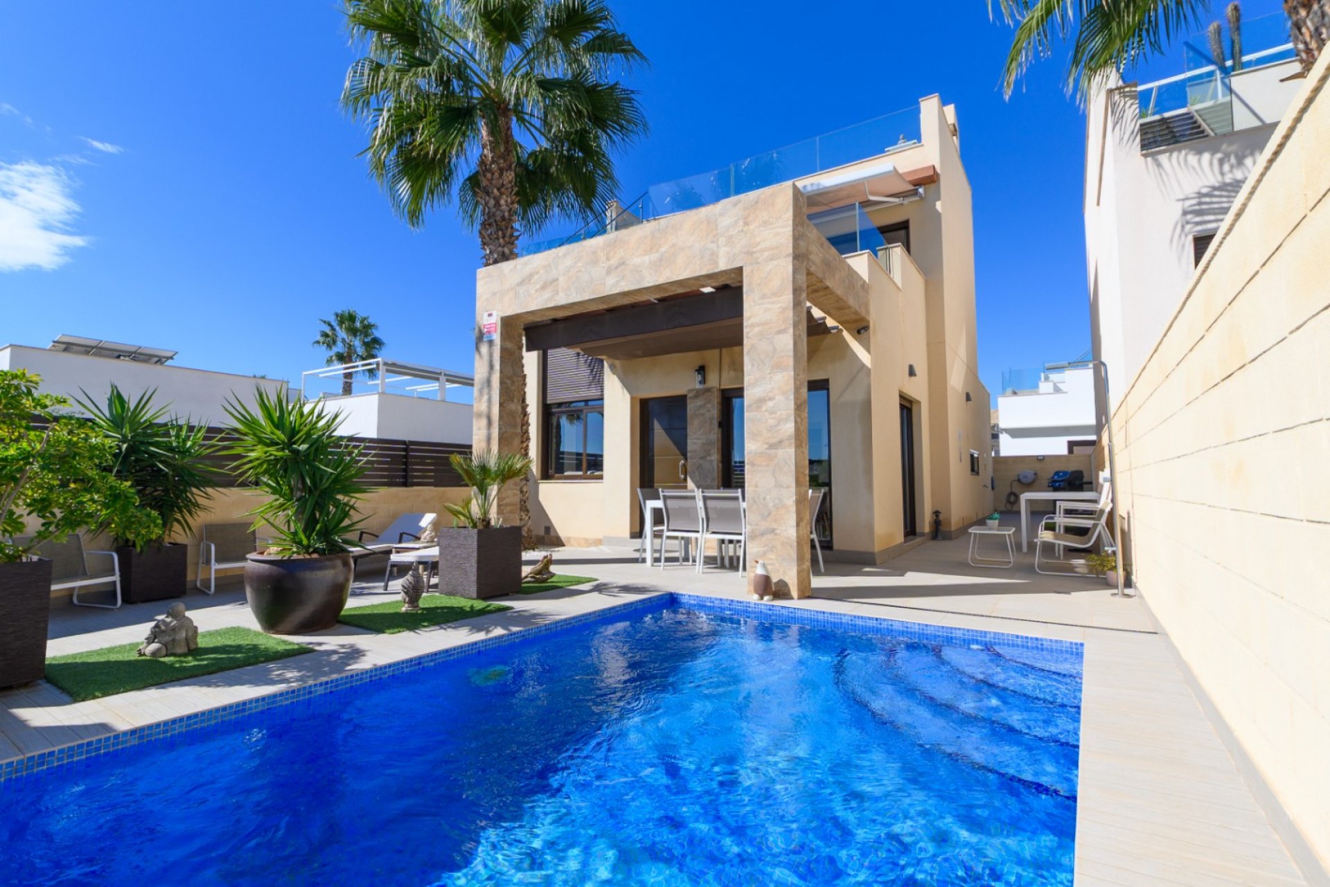 Resale - Villa * - Ciudad Quesada * - Pueblo Bravo